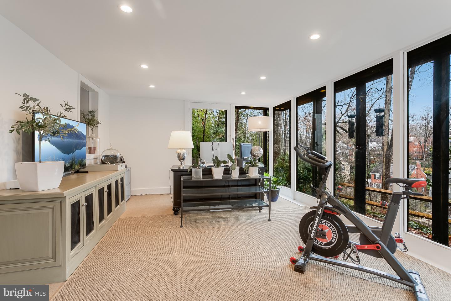 3708 23RD ST N, ARLINGTON, Virginia 22207, 3 Bedrooms Bedrooms, 13 Rooms Rooms,3 BathroomsBathrooms,Residential,For sale,3708 23RD ST N,VAAR2053598 MLS # VAAR2053598