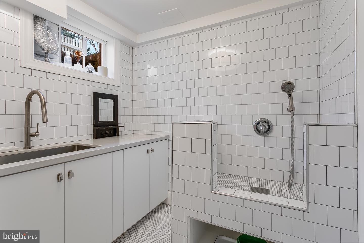 3708 23RD ST N, ARLINGTON, Virginia 22207, 3 Bedrooms Bedrooms, 13 Rooms Rooms,3 BathroomsBathrooms,Residential,For sale,3708 23RD ST N,VAAR2053598 MLS # VAAR2053598