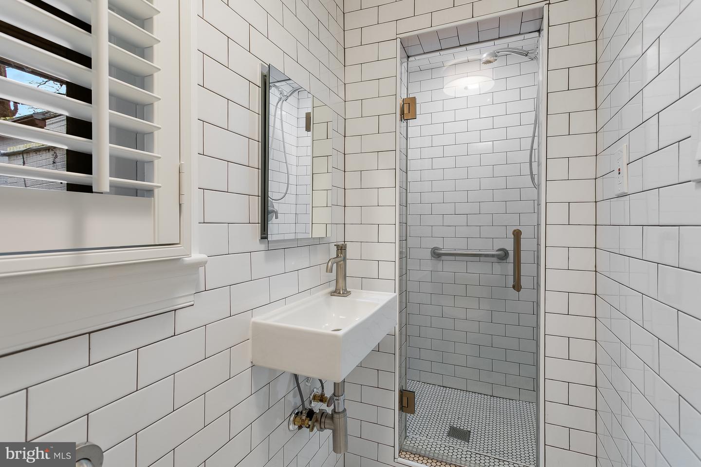 3708 23RD ST N, ARLINGTON, Virginia 22207, 3 Bedrooms Bedrooms, 13 Rooms Rooms,3 BathroomsBathrooms,Residential,For sale,3708 23RD ST N,VAAR2053598 MLS # VAAR2053598