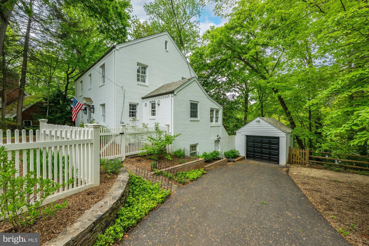 3708 23RD ST N, ARLINGTON, Virginia 22207, 3 Bedrooms Bedrooms, 13 Rooms Rooms,3 BathroomsBathrooms,Residential,For sale,3708 23RD ST N,VAAR2053598 MLS # VAAR2053598