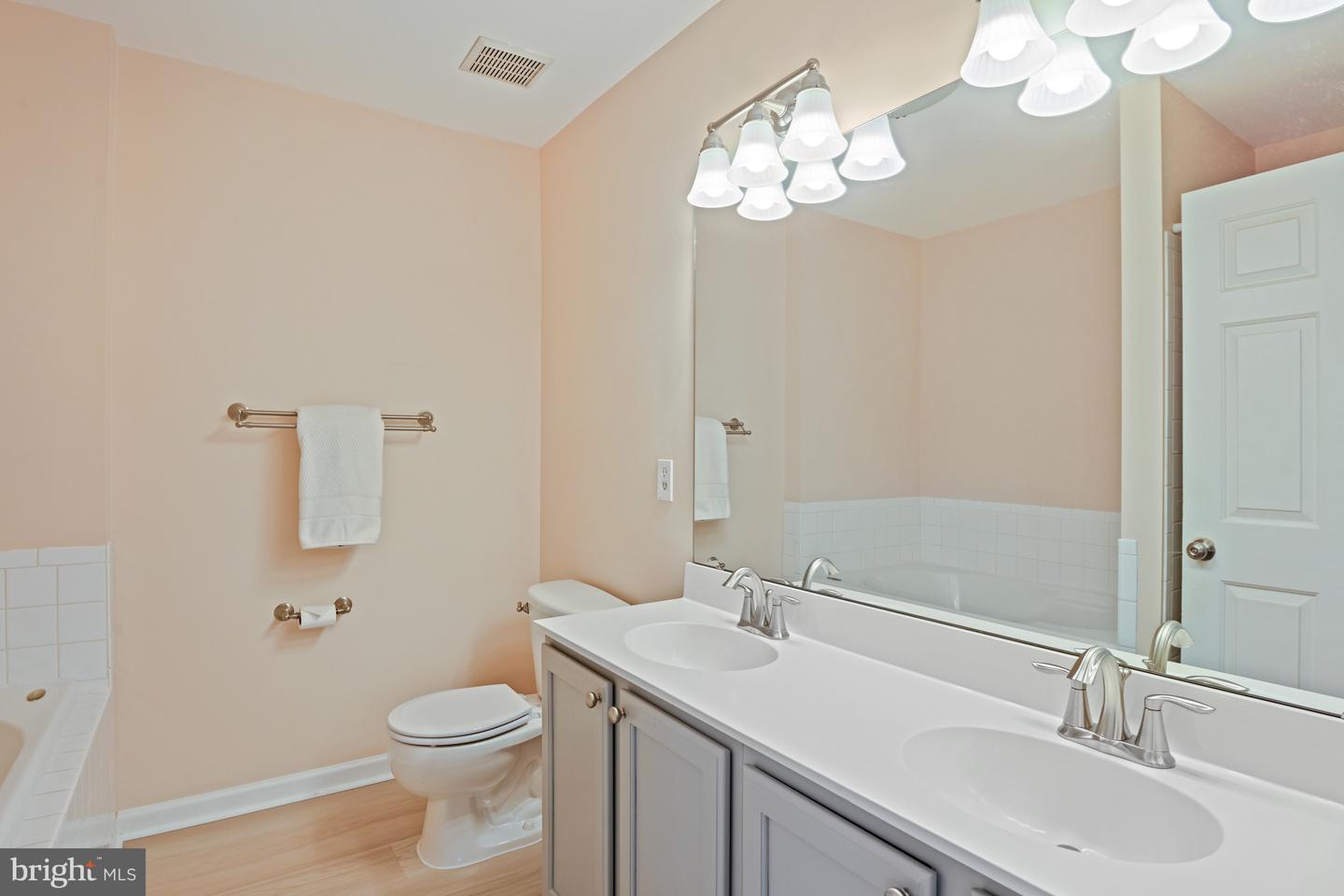 45667 PADDINGTON STATION TER, STERLING, Virginia 20166, 3 Bedrooms Bedrooms, ,3 BathroomsBathrooms,Residential,For sale,45667 PADDINGTON STATION TER,VALO2089576 MLS # VALO2089576
