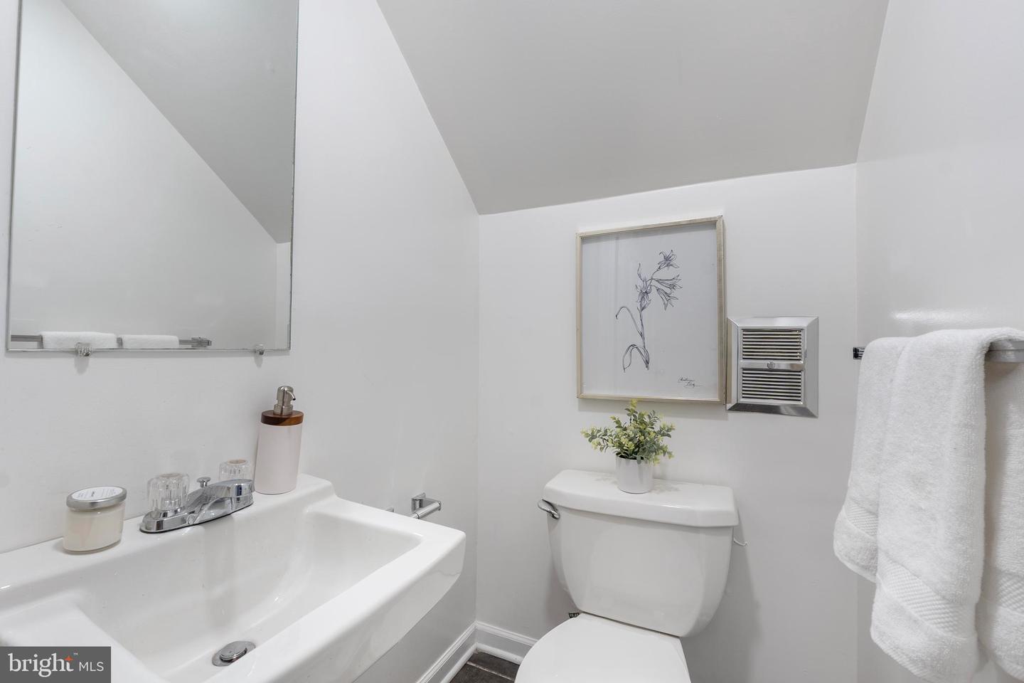 1427 S ST NW, WASHINGTON, District Of Columbia 20009, 4 Bedrooms Bedrooms, ,3 BathroomsBathrooms,Residential,For sale,1427 S ST NW,DCDC2187168 MLS # DCDC2187168