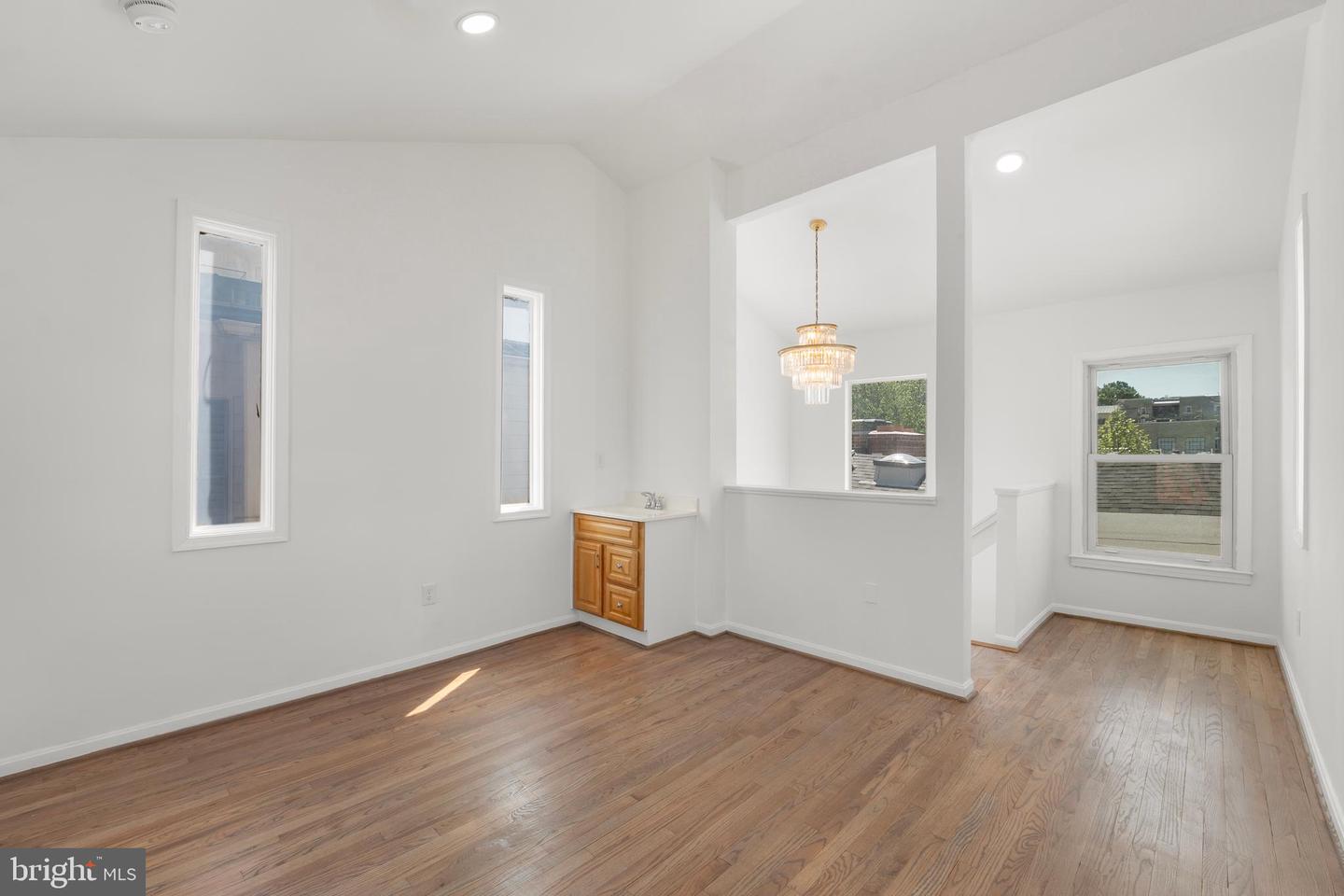 1427 S ST NW, WASHINGTON, District Of Columbia 20009, 4 Bedrooms Bedrooms, ,3 BathroomsBathrooms,Residential,For sale,1427 S ST NW,DCDC2187168 MLS # DCDC2187168