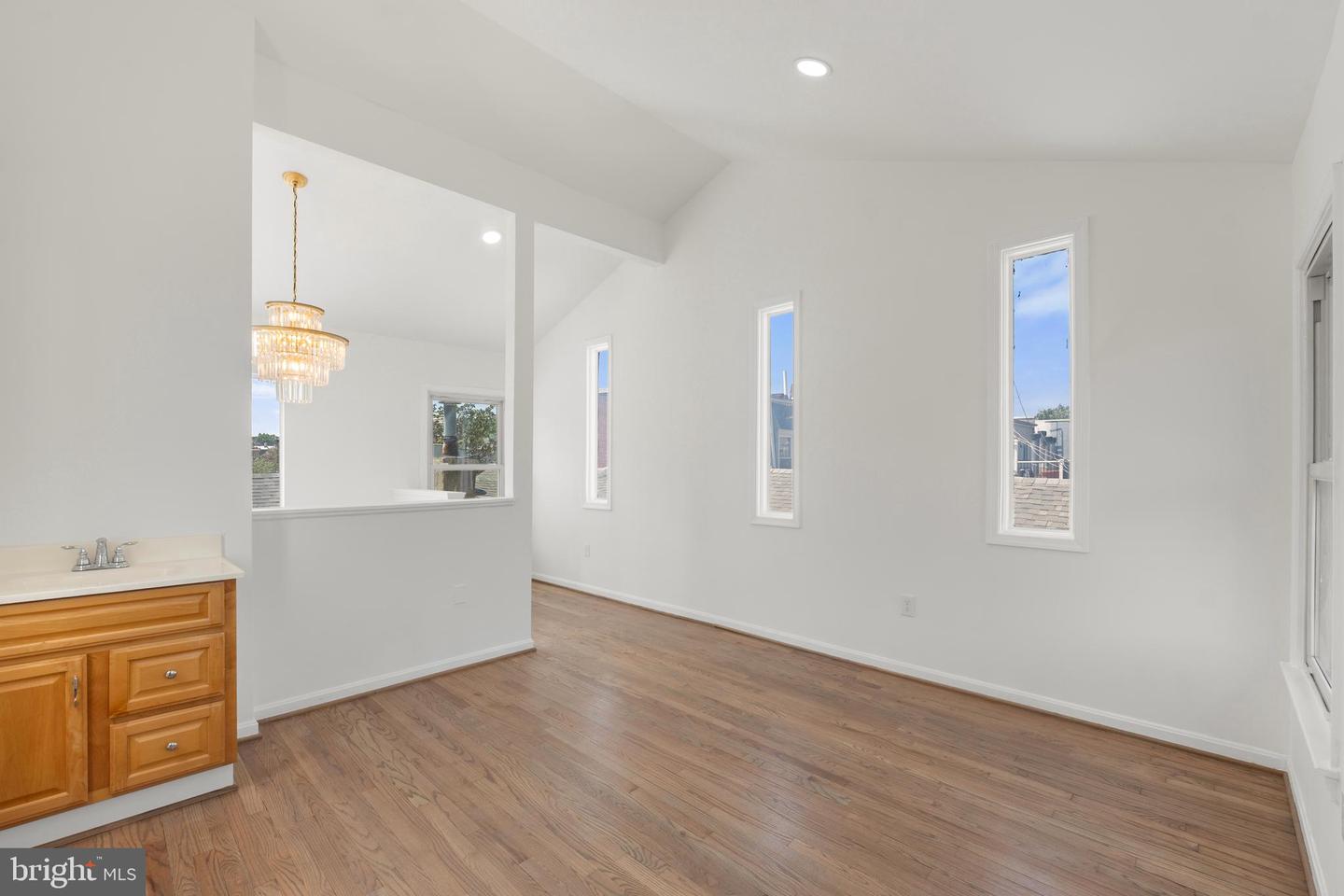 1427 S ST NW, WASHINGTON, District Of Columbia 20009, 4 Bedrooms Bedrooms, ,3 BathroomsBathrooms,Residential,For sale,1427 S ST NW,DCDC2187168 MLS # DCDC2187168