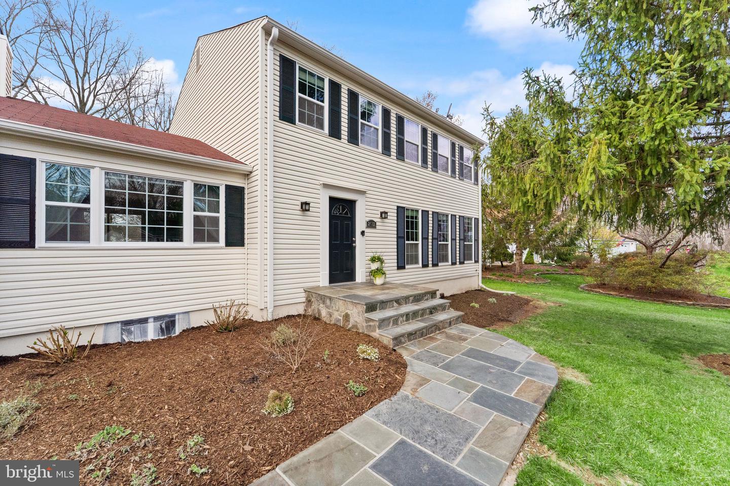 2412 IVYWOOD RD, RESTON, Virginia 20191, 4 Bedrooms Bedrooms, ,2 BathroomsBathrooms,Residential,For sale,2412 IVYWOOD RD,VAFX2224320 MLS # VAFX2224320