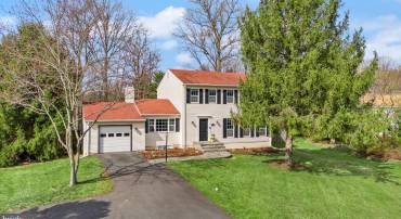2412 IVYWOOD RD, RESTON, Virginia 20191, 4 Bedrooms Bedrooms, ,2 BathroomsBathrooms,Residential,For sale,2412 IVYWOOD RD,VAFX2224320 MLS # VAFX2224320