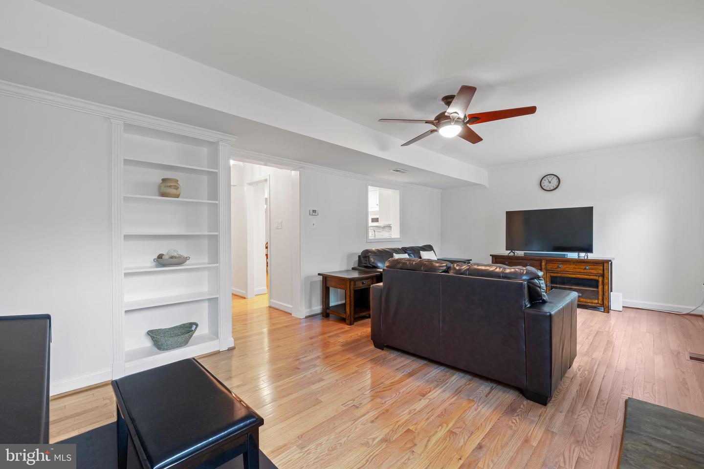 916 MOOREFIELD CREEK RD SW, VIENNA, Virginia 22180, 3 Bedrooms Bedrooms, ,3 BathroomsBathrooms,Residential,For sale,916 MOOREFIELD CREEK RD SW,VAFX2224936 MLS # VAFX2224936