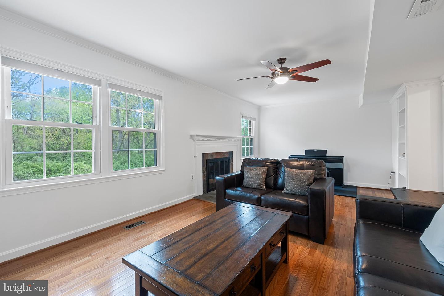916 MOOREFIELD CREEK RD SW, VIENNA, Virginia 22180, 3 Bedrooms Bedrooms, ,3 BathroomsBathrooms,Residential,For sale,916 MOOREFIELD CREEK RD SW,VAFX2224936 MLS # VAFX2224936