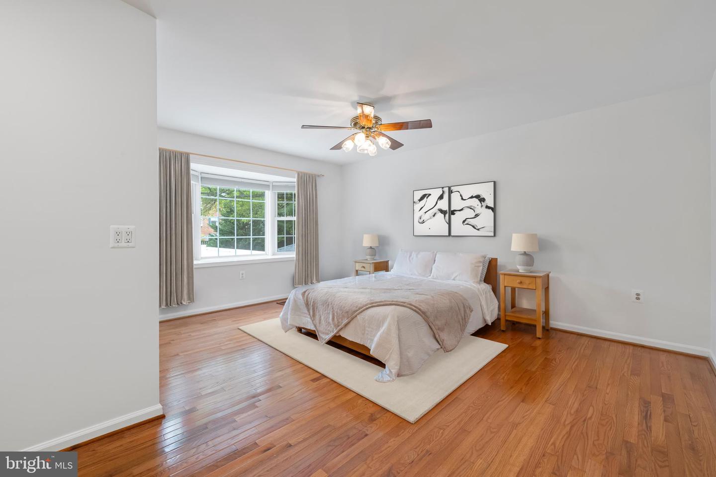 916 MOOREFIELD CREEK RD SW, VIENNA, Virginia 22180, 3 Bedrooms Bedrooms, ,3 BathroomsBathrooms,Residential,For sale,916 MOOREFIELD CREEK RD SW,VAFX2224936 MLS # VAFX2224936