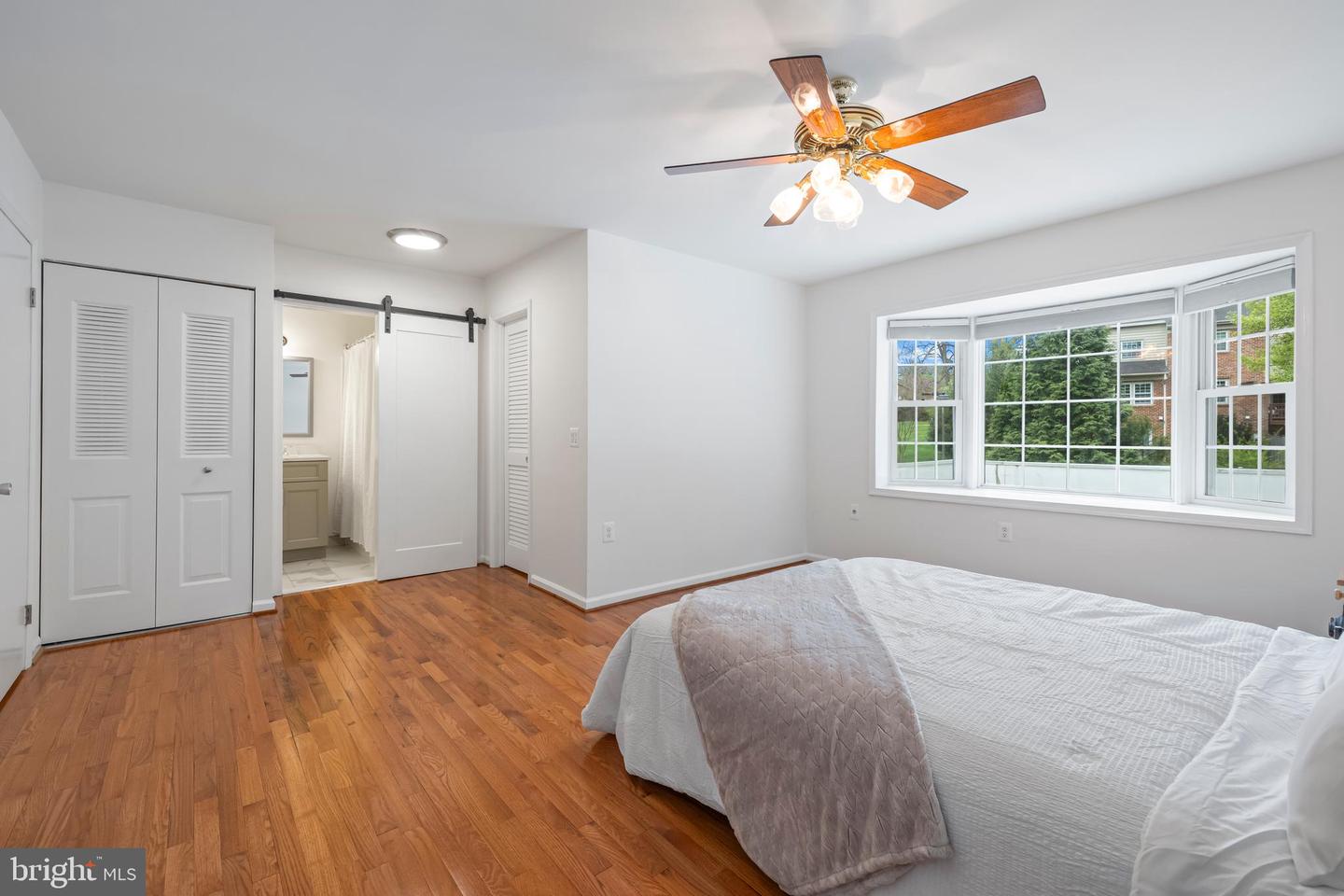 916 MOOREFIELD CREEK RD SW, VIENNA, Virginia 22180, 3 Bedrooms Bedrooms, ,3 BathroomsBathrooms,Residential,For sale,916 MOOREFIELD CREEK RD SW,VAFX2224936 MLS # VAFX2224936