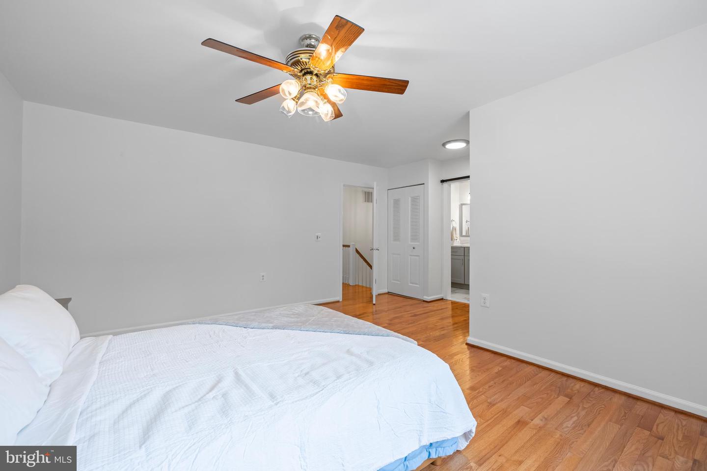 916 MOOREFIELD CREEK RD SW, VIENNA, Virginia 22180, 3 Bedrooms Bedrooms, ,3 BathroomsBathrooms,Residential,For sale,916 MOOREFIELD CREEK RD SW,VAFX2224936 MLS # VAFX2224936
