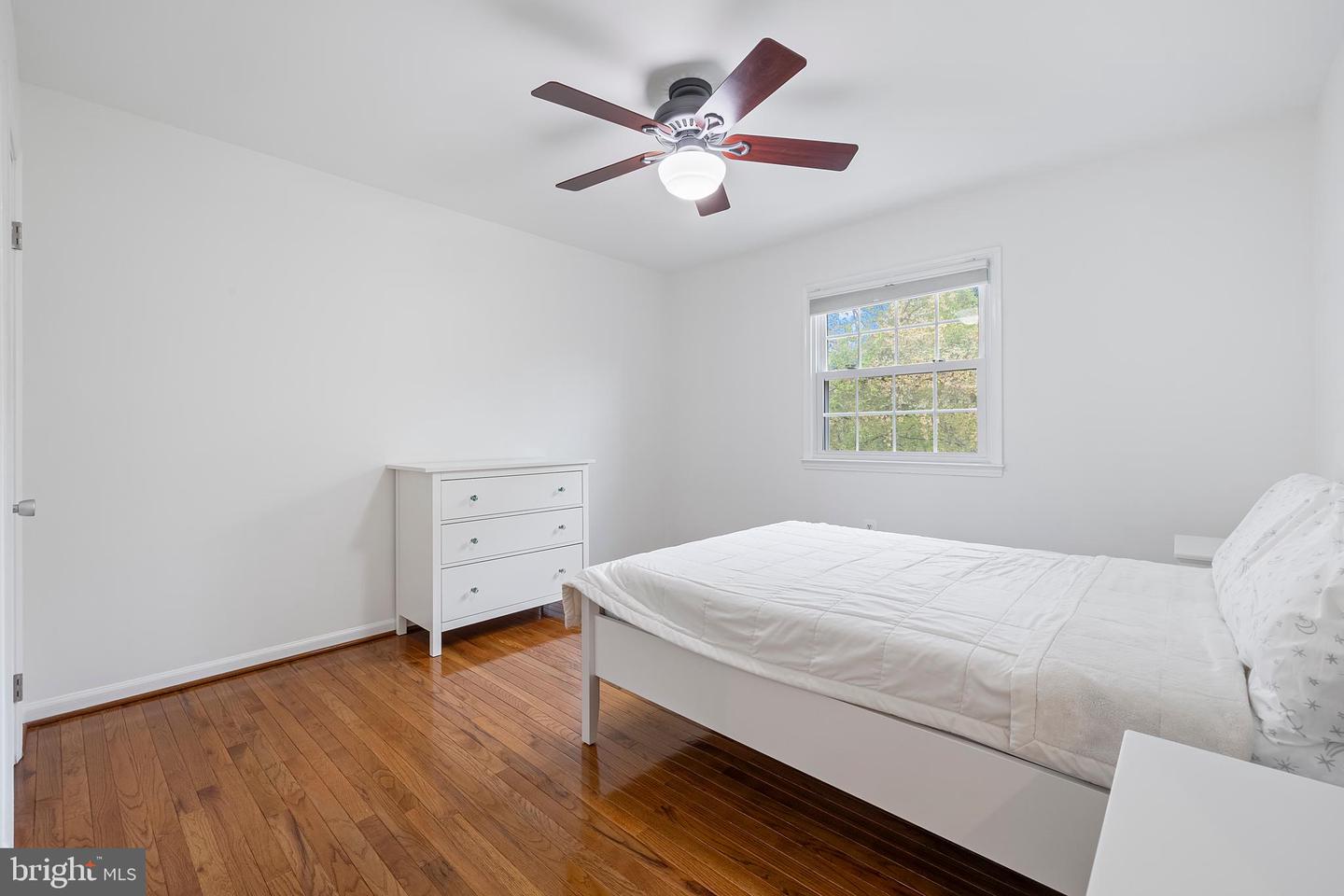 916 MOOREFIELD CREEK RD SW, VIENNA, Virginia 22180, 3 Bedrooms Bedrooms, ,3 BathroomsBathrooms,Residential,For sale,916 MOOREFIELD CREEK RD SW,VAFX2224936 MLS # VAFX2224936