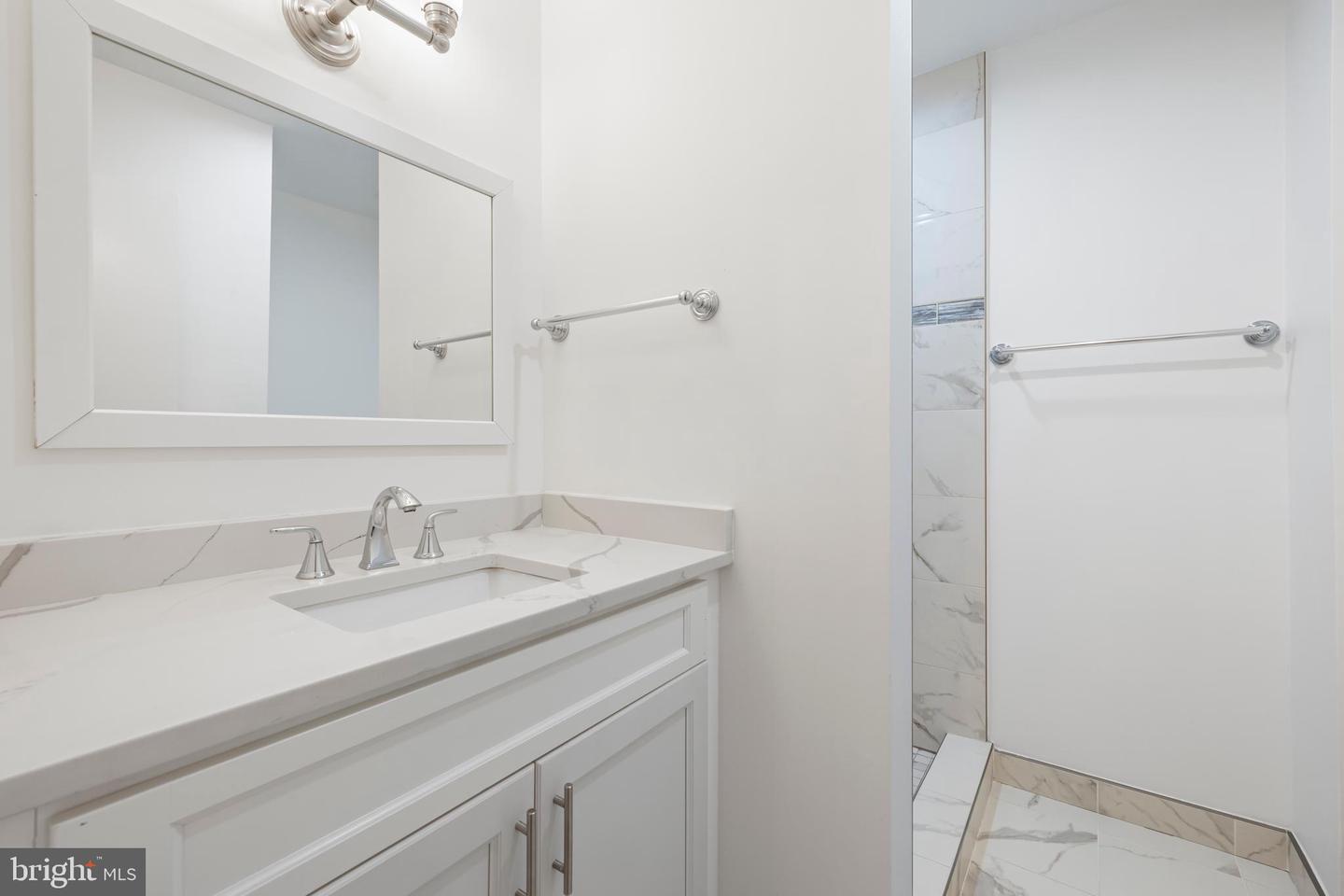 916 MOOREFIELD CREEK RD SW, VIENNA, Virginia 22180, 3 Bedrooms Bedrooms, ,3 BathroomsBathrooms,Residential,For sale,916 MOOREFIELD CREEK RD SW,VAFX2224936 MLS # VAFX2224936