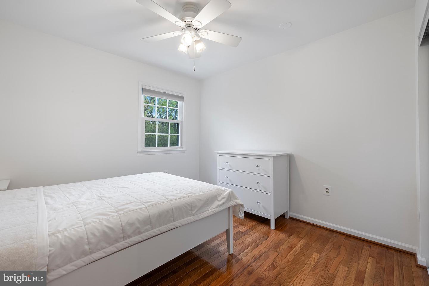 916 MOOREFIELD CREEK RD SW, VIENNA, Virginia 22180, 3 Bedrooms Bedrooms, ,3 BathroomsBathrooms,Residential,For sale,916 MOOREFIELD CREEK RD SW,VAFX2224936 MLS # VAFX2224936