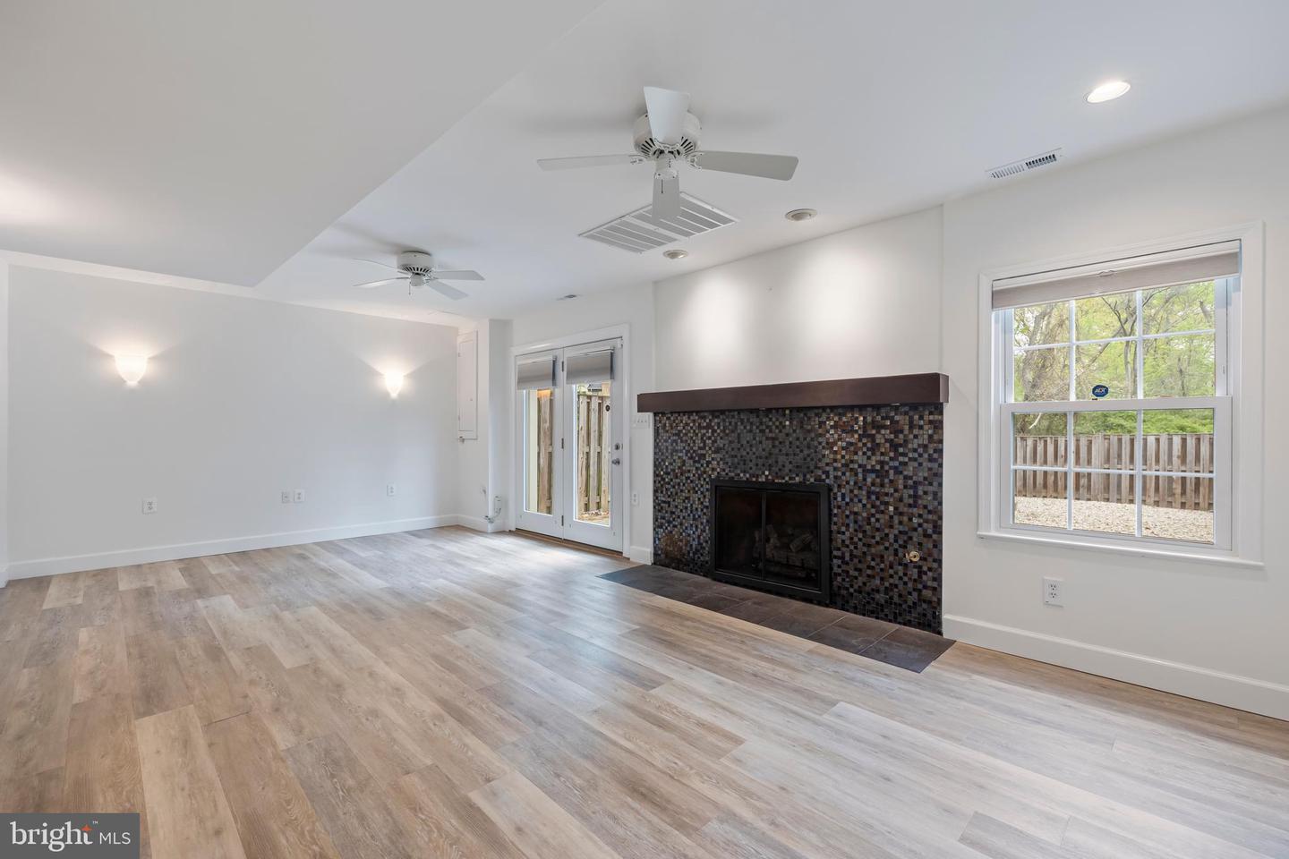 916 MOOREFIELD CREEK RD SW, VIENNA, Virginia 22180, 3 Bedrooms Bedrooms, ,3 BathroomsBathrooms,Residential,For sale,916 MOOREFIELD CREEK RD SW,VAFX2224936 MLS # VAFX2224936