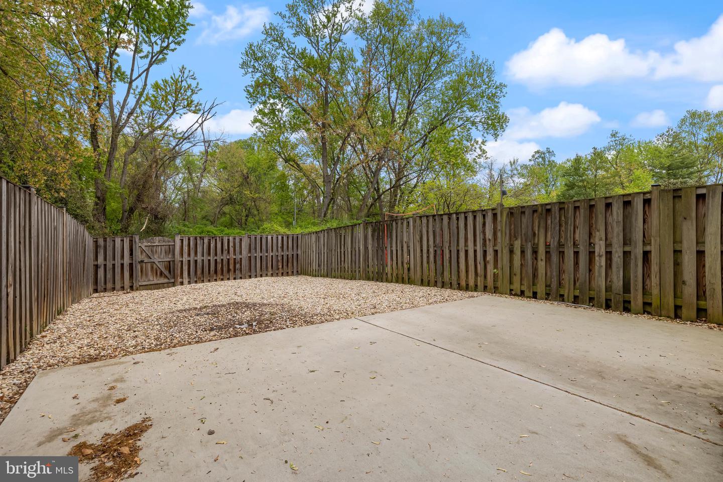 916 MOOREFIELD CREEK RD SW, VIENNA, Virginia 22180, 3 Bedrooms Bedrooms, ,3 BathroomsBathrooms,Residential,For sale,916 MOOREFIELD CREEK RD SW,VAFX2224936 MLS # VAFX2224936