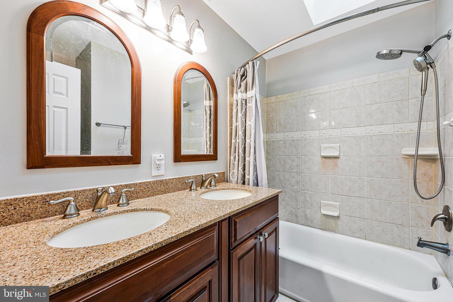 13435 BLACK GUM CT, CHANTILLY, Virginia 20151, 6 Bedrooms Bedrooms, ,3 BathroomsBathrooms,Residential,For sale,13435 BLACK GUM CT,VAFX2225322 MLS # VAFX2225322