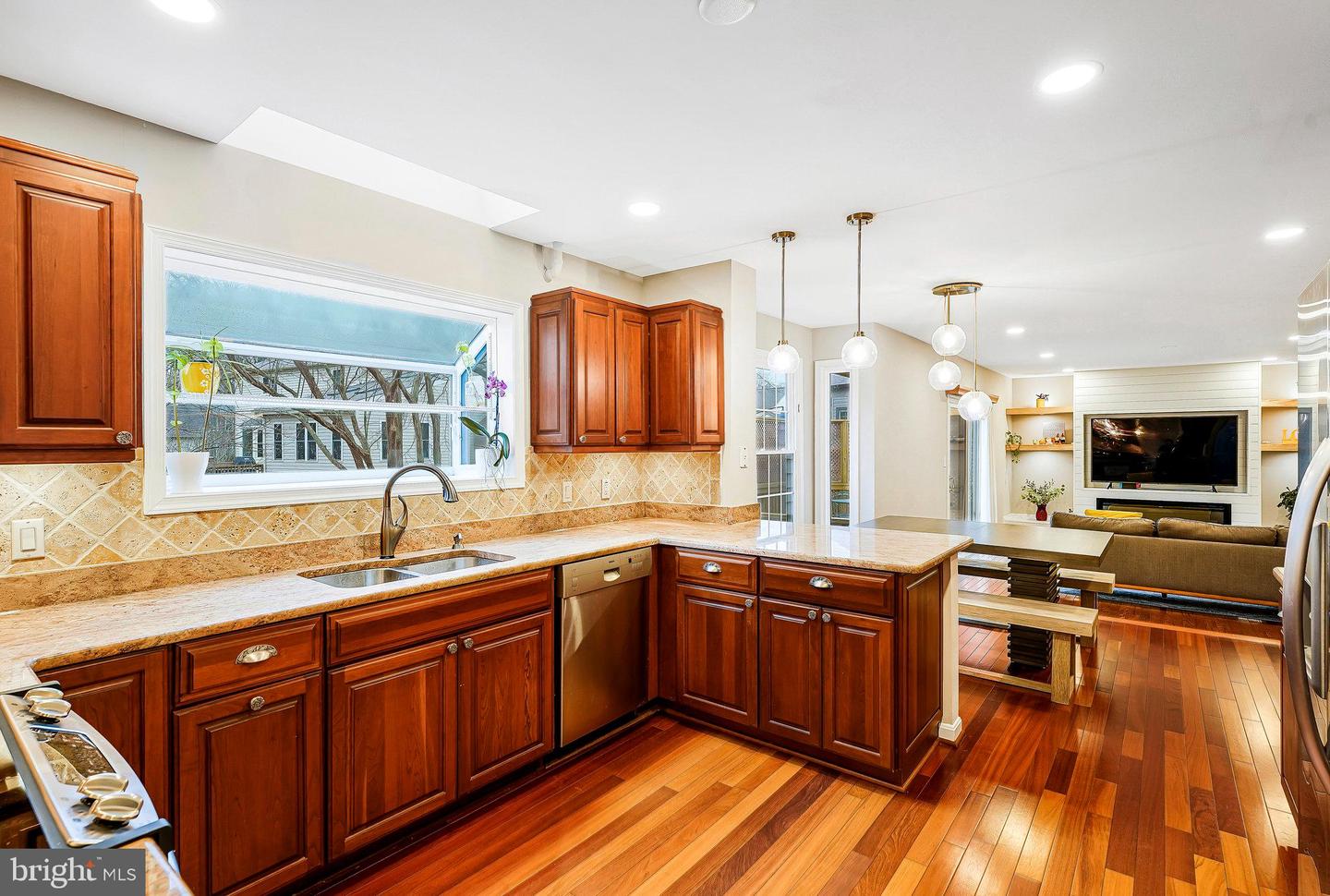 13435 BLACK GUM CT, CHANTILLY, Virginia 20151, 6 Bedrooms Bedrooms, ,3 BathroomsBathrooms,Residential,For sale,13435 BLACK GUM CT,VAFX2225322 MLS # VAFX2225322