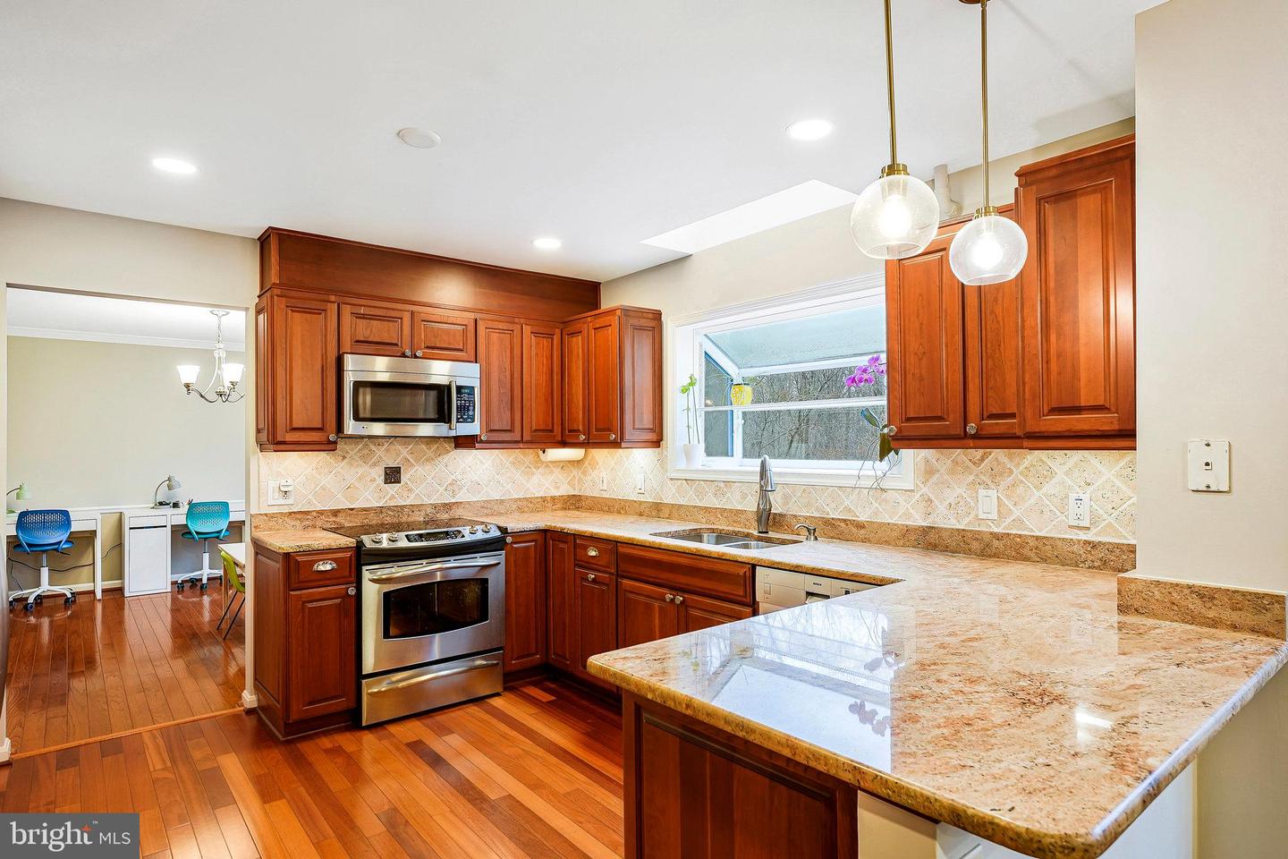 13435 BLACK GUM CT, CHANTILLY, Virginia 20151, 6 Bedrooms Bedrooms, ,3 BathroomsBathrooms,Residential,For sale,13435 BLACK GUM CT,VAFX2225322 MLS # VAFX2225322