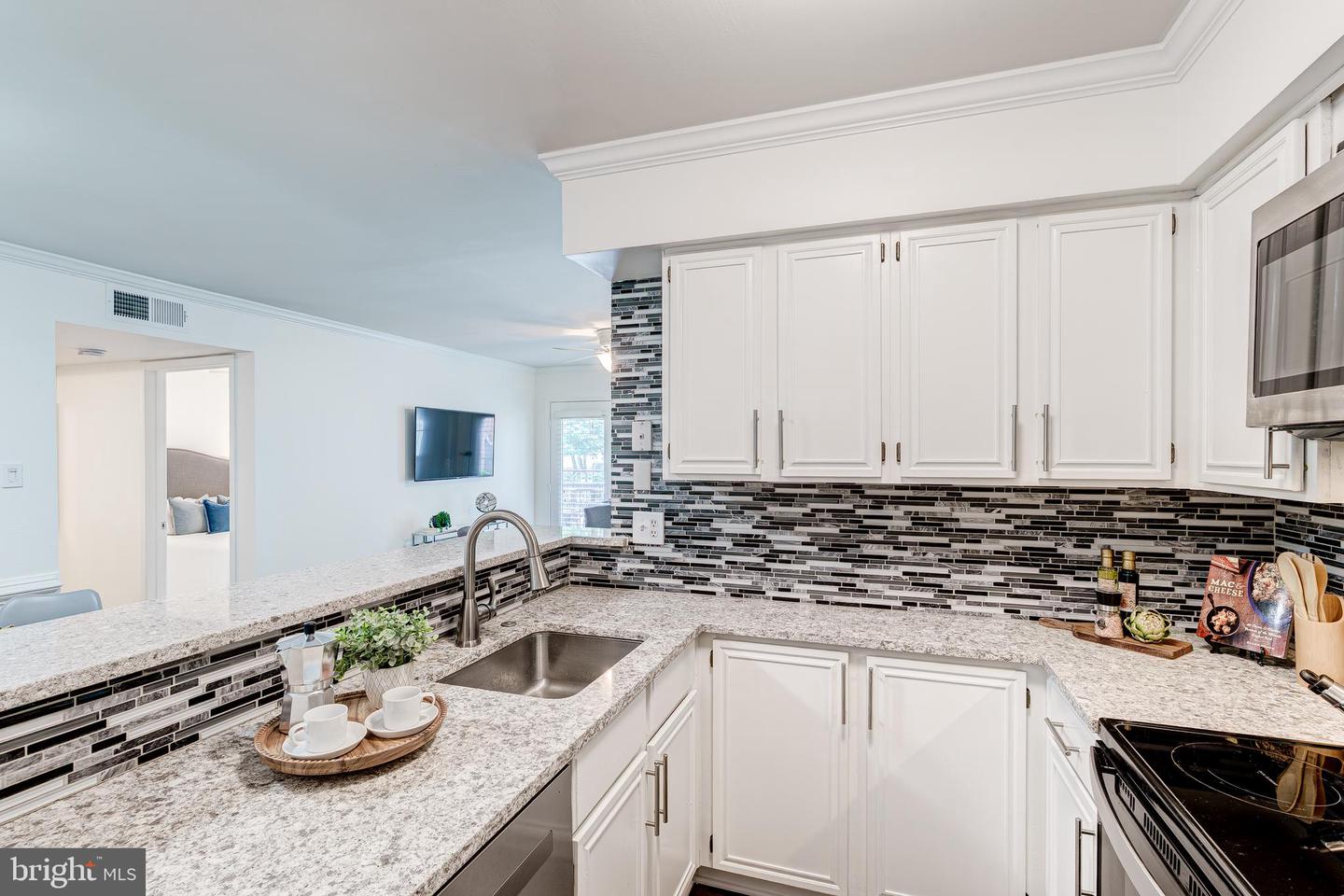 3310 WYNDHAM CIR #111, ALEXANDRIA, Virginia 22302, 1 Bedroom Bedrooms, ,1 BathroomBathrooms,Residential,For sale,3310 WYNDHAM CIR #111,VAAX2042414 MLS # VAAX2042414
