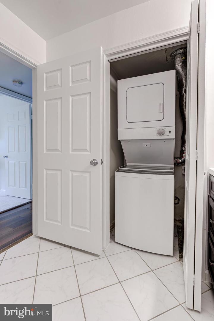 3310 WYNDHAM CIR #111, ALEXANDRIA, Virginia 22302, 1 Bedroom Bedrooms, ,1 BathroomBathrooms,Residential,For sale,3310 WYNDHAM CIR #111,VAAX2042414 MLS # VAAX2042414