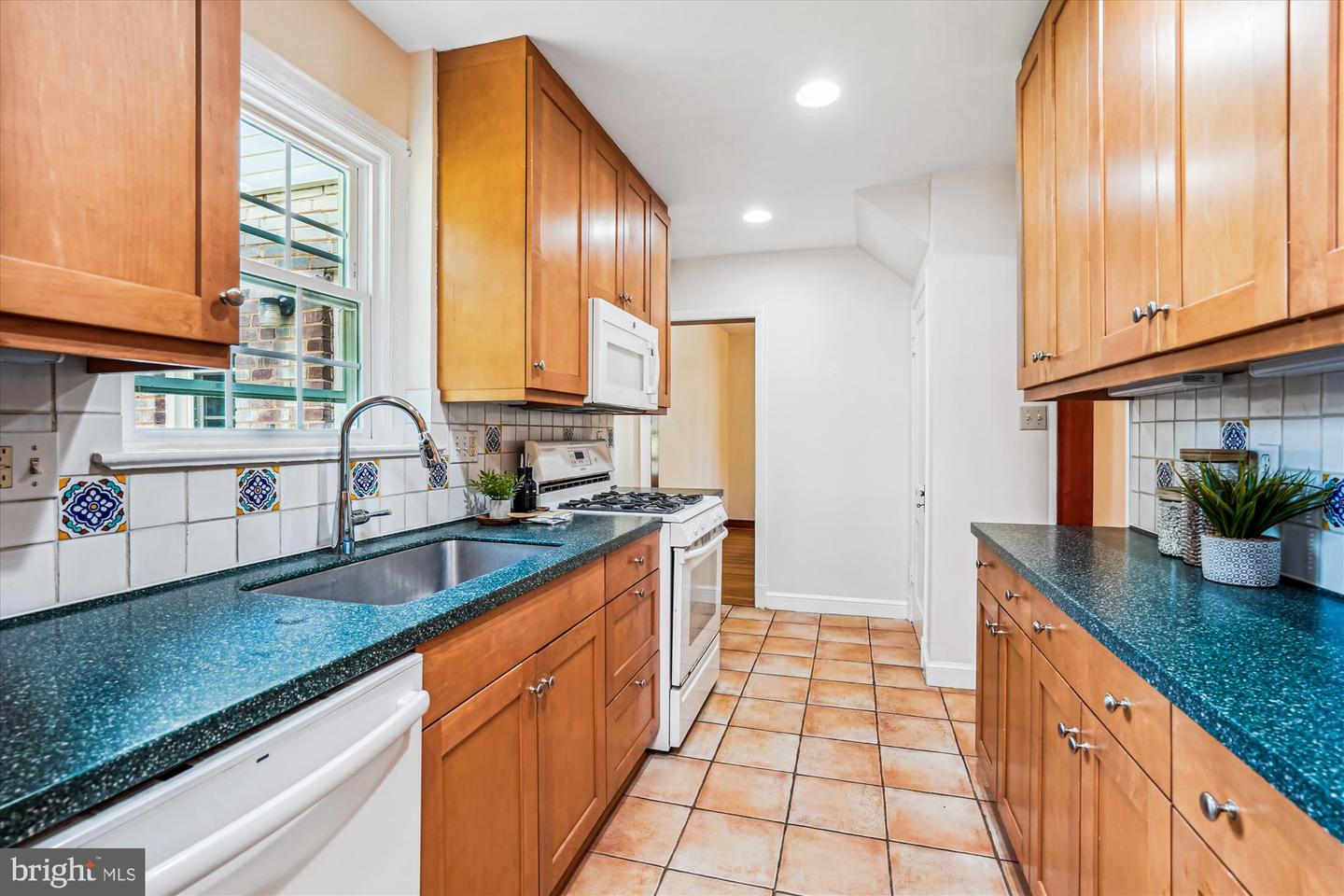 6024 16TH ST N, ARLINGTON, Virginia 22205, 4 Bedrooms Bedrooms, ,1 BathroomBathrooms,Residential,For sale,6024 16TH ST N,VAAR2054202 MLS # VAAR2054202