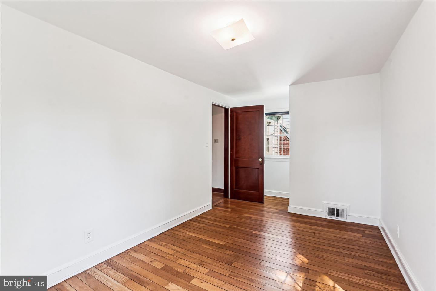 6024 16TH ST N, ARLINGTON, Virginia 22205, 4 Bedrooms Bedrooms, ,1 BathroomBathrooms,Residential,For sale,6024 16TH ST N,VAAR2054202 MLS # VAAR2054202
