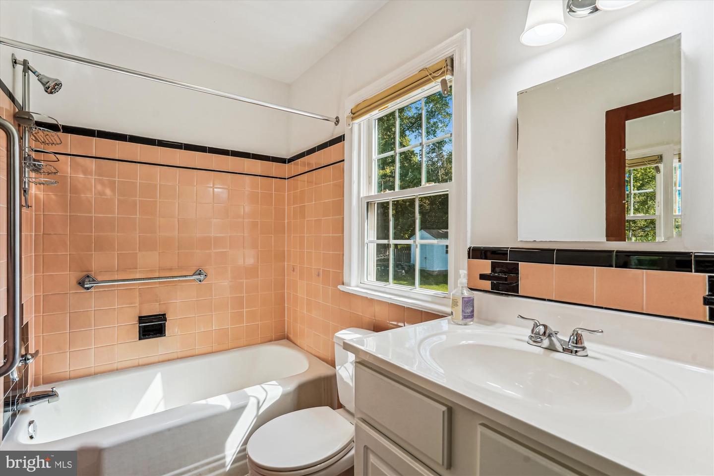 6024 16TH ST N, ARLINGTON, Virginia 22205, 4 Bedrooms Bedrooms, ,1 BathroomBathrooms,Residential,For sale,6024 16TH ST N,VAAR2054202 MLS # VAAR2054202