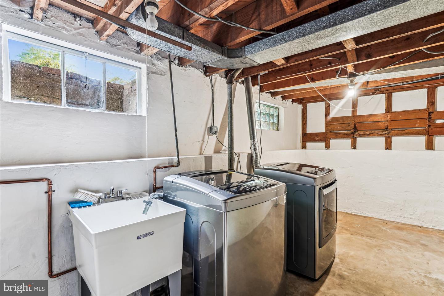 6024 16TH ST N, ARLINGTON, Virginia 22205, 4 Bedrooms Bedrooms, ,1 BathroomBathrooms,Residential,For sale,6024 16TH ST N,VAAR2054202 MLS # VAAR2054202