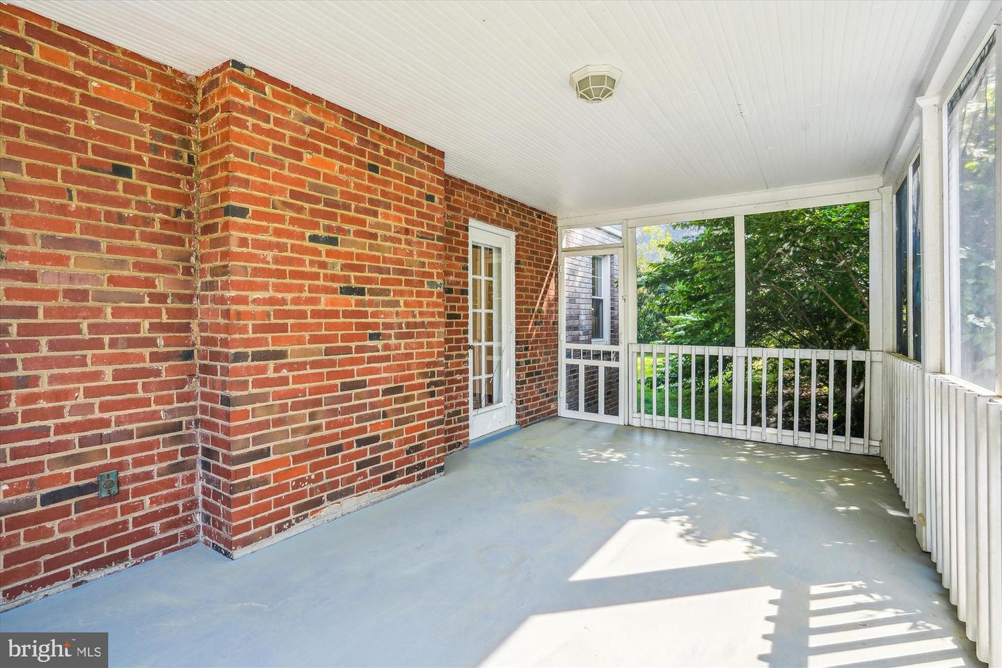 6024 16TH ST N, ARLINGTON, Virginia 22205, 4 Bedrooms Bedrooms, ,1 BathroomBathrooms,Residential,For sale,6024 16TH ST N,VAAR2054202 MLS # VAAR2054202