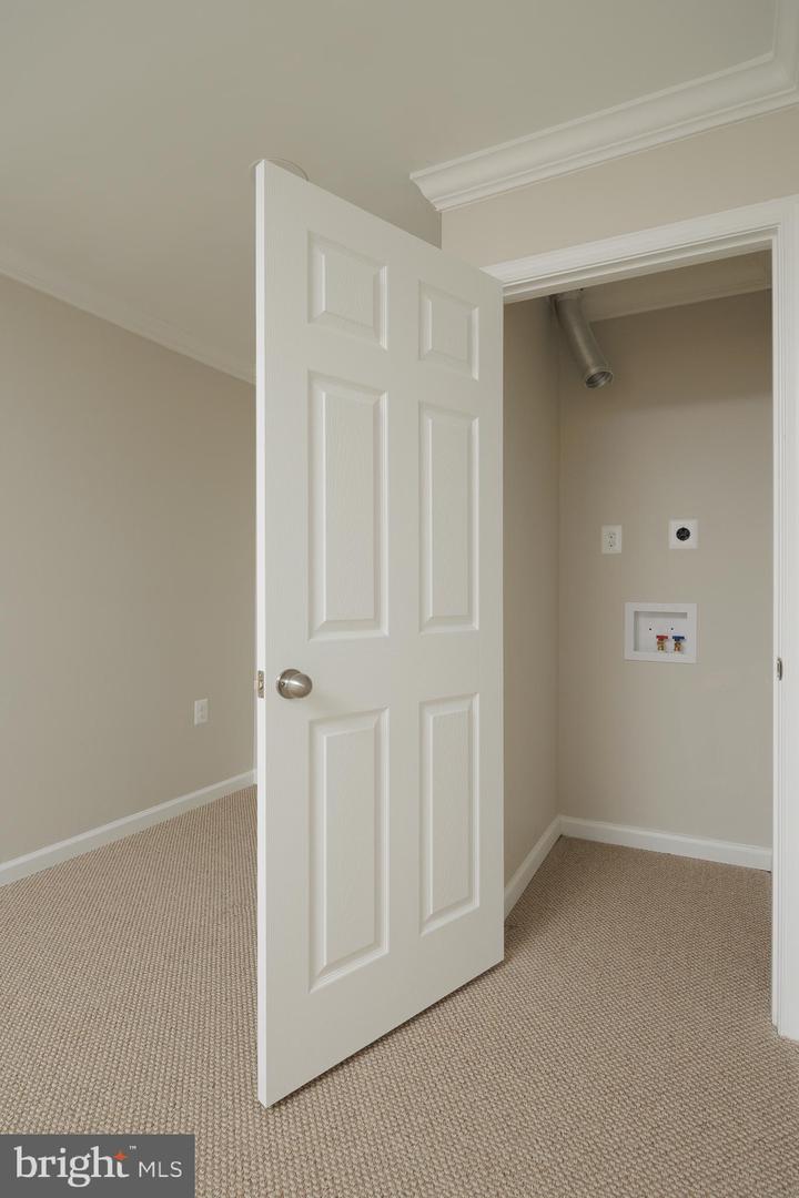 8133 COMMUNITY DR, MANASSAS, Virginia 20109, 3 Bedrooms Bedrooms, ,1 BathroomBathrooms,Residential,For sale,8133 COMMUNITY DR,VAPW2089262 MLS # VAPW2089262