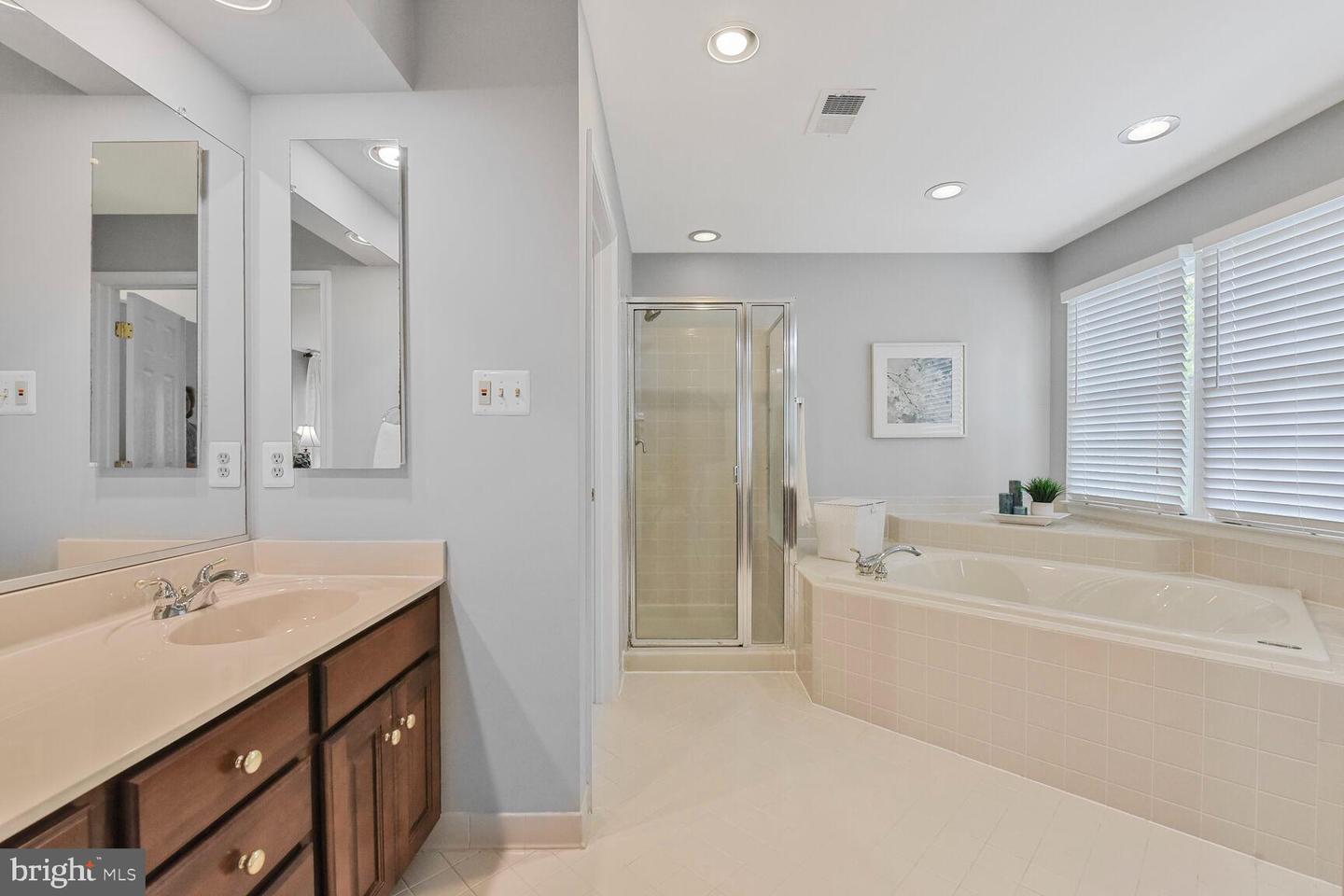 12804 NEW PARKLAND DR, HERNDON, Virginia 20171, 4 Bedrooms Bedrooms, ,4 BathroomsBathrooms,Residential,For sale,12804 NEW PARKLAND DR,VAFX2226390 MLS # VAFX2226390