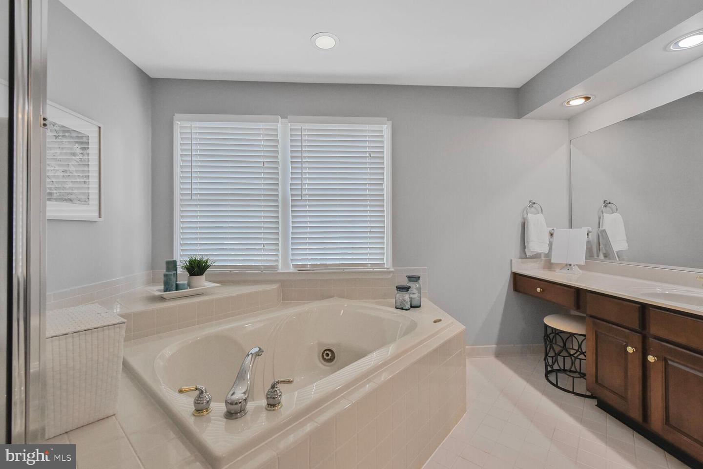 12804 NEW PARKLAND DR, HERNDON, Virginia 20171, 4 Bedrooms Bedrooms, ,4 BathroomsBathrooms,Residential,For sale,12804 NEW PARKLAND DR,VAFX2226390 MLS # VAFX2226390