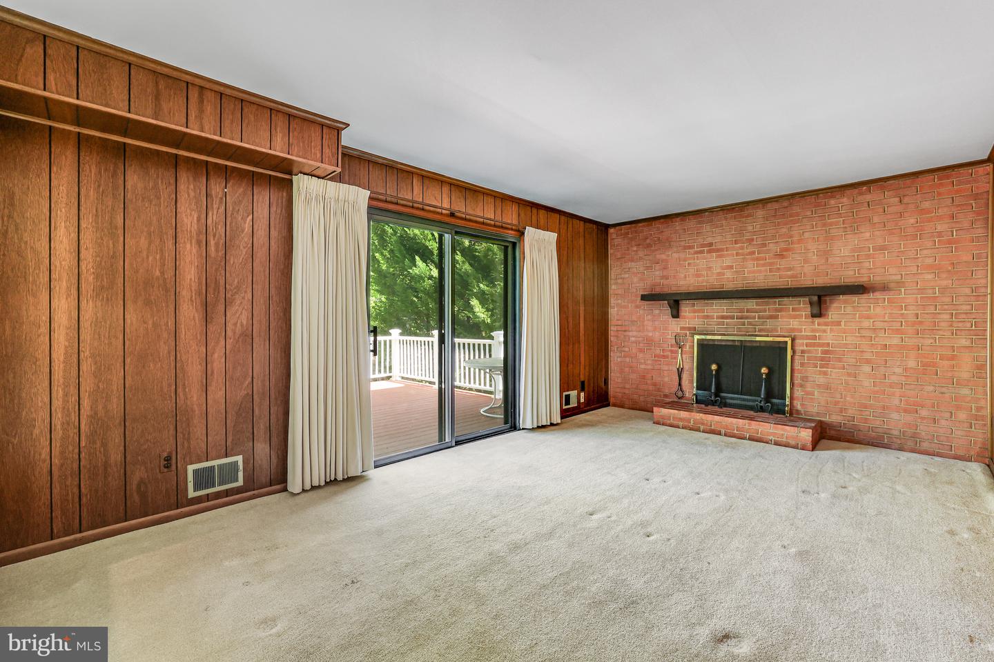 4322 WAKEFIELD DR, ANNANDALE, Virginia 22003, 4 Bedrooms Bedrooms, ,2 BathroomsBathrooms,Residential,For sale,4322 WAKEFIELD DR,VAFX2226668 MLS # VAFX2226668