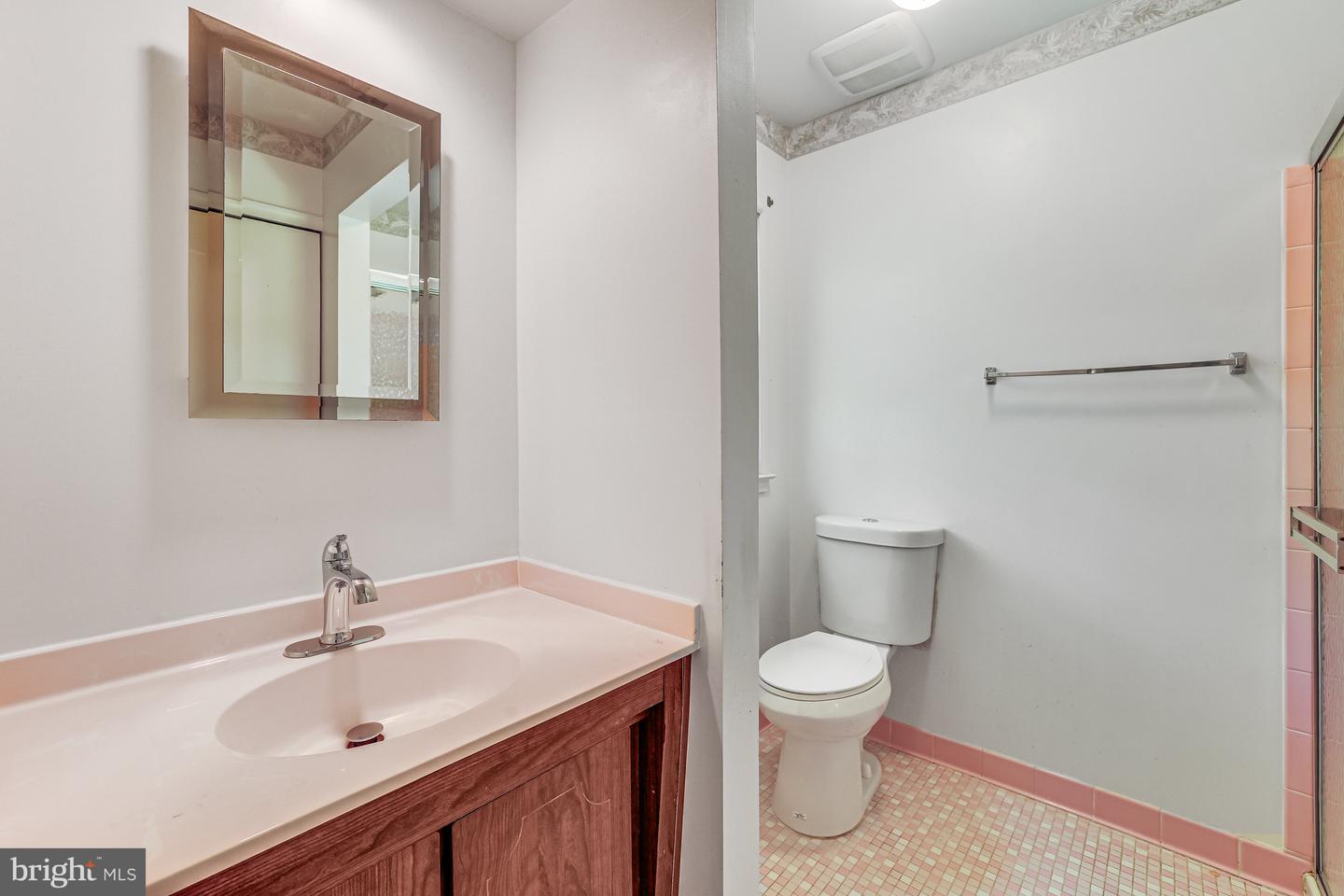 4322 WAKEFIELD DR, ANNANDALE, Virginia 22003, 4 Bedrooms Bedrooms, ,2 BathroomsBathrooms,Residential,For sale,4322 WAKEFIELD DR,VAFX2226668 MLS # VAFX2226668