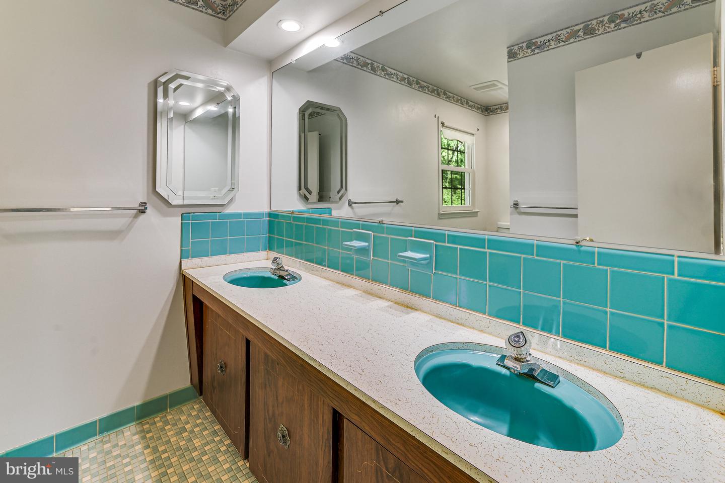 4322 WAKEFIELD DR, ANNANDALE, Virginia 22003, 4 Bedrooms Bedrooms, ,2 BathroomsBathrooms,Residential,For sale,4322 WAKEFIELD DR,VAFX2226668 MLS # VAFX2226668