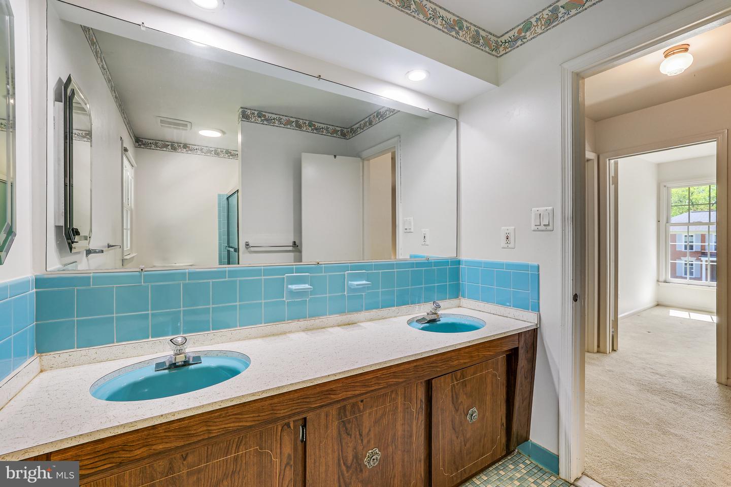 4322 WAKEFIELD DR, ANNANDALE, Virginia 22003, 4 Bedrooms Bedrooms, ,2 BathroomsBathrooms,Residential,For sale,4322 WAKEFIELD DR,VAFX2226668 MLS # VAFX2226668