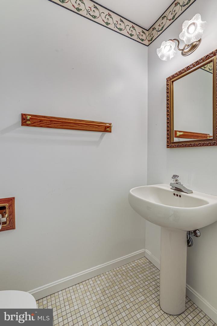 4322 WAKEFIELD DR, ANNANDALE, Virginia 22003, 4 Bedrooms Bedrooms, ,2 BathroomsBathrooms,Residential,For sale,4322 WAKEFIELD DR,VAFX2226668 MLS # VAFX2226668