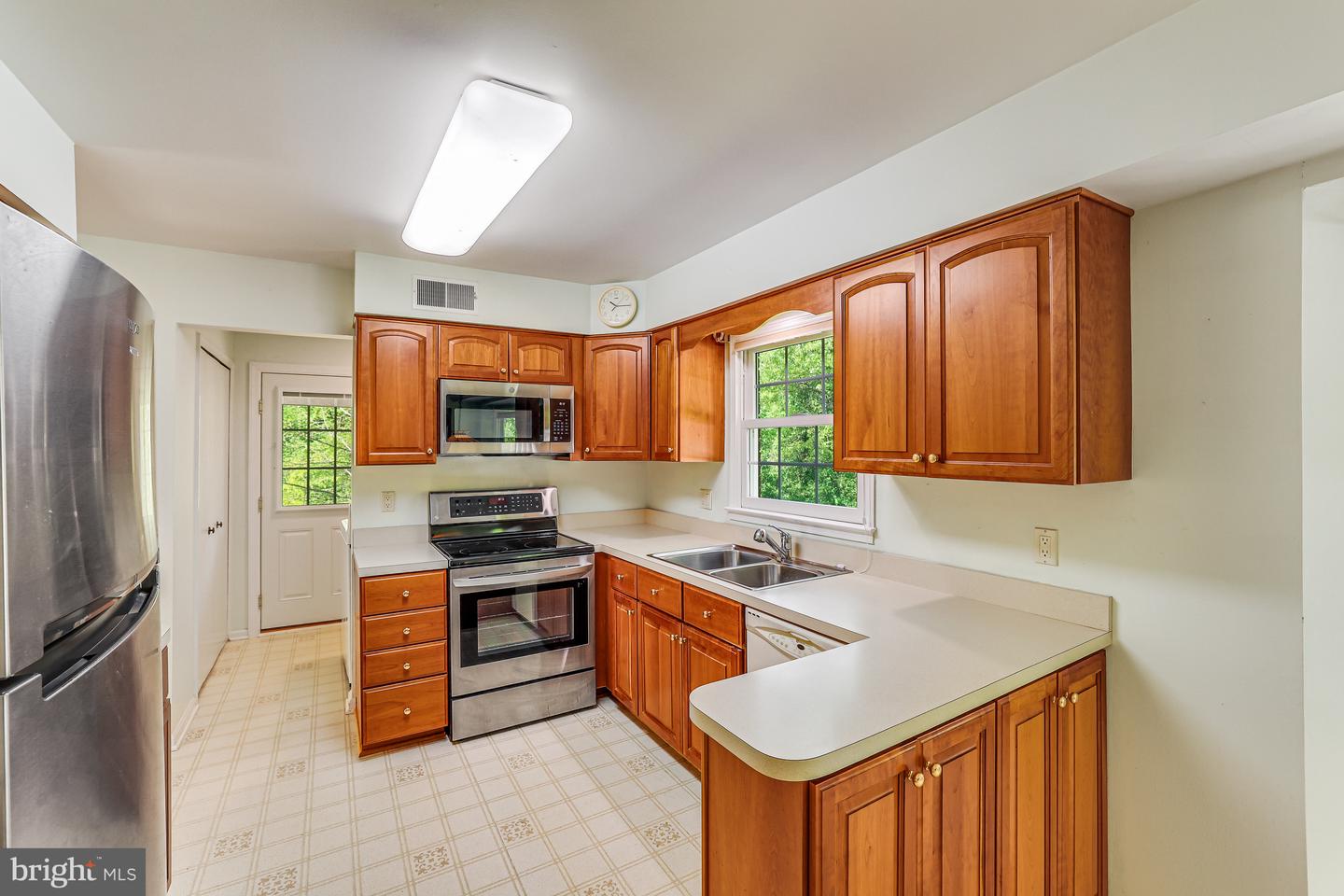 4322 WAKEFIELD DR, ANNANDALE, Virginia 22003, 4 Bedrooms Bedrooms, ,2 BathroomsBathrooms,Residential,For sale,4322 WAKEFIELD DR,VAFX2226668 MLS # VAFX2226668