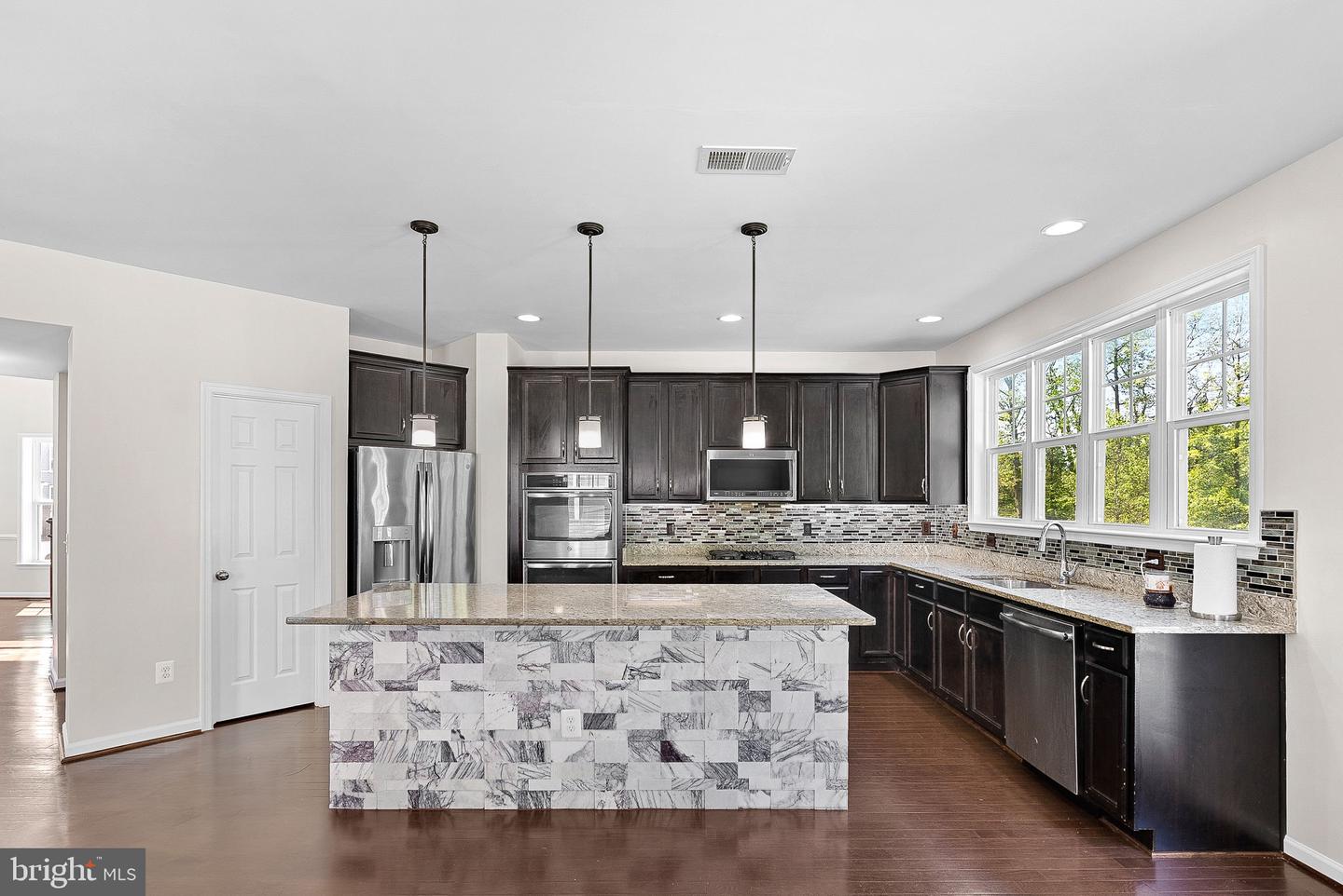 829 PENCOAST DR, PURCELLVILLE, Virginia 20132, 5 Bedrooms Bedrooms, ,4 BathroomsBathrooms,Residential,For sale,829 PENCOAST DR,VALO2090838 MLS # VALO2090838