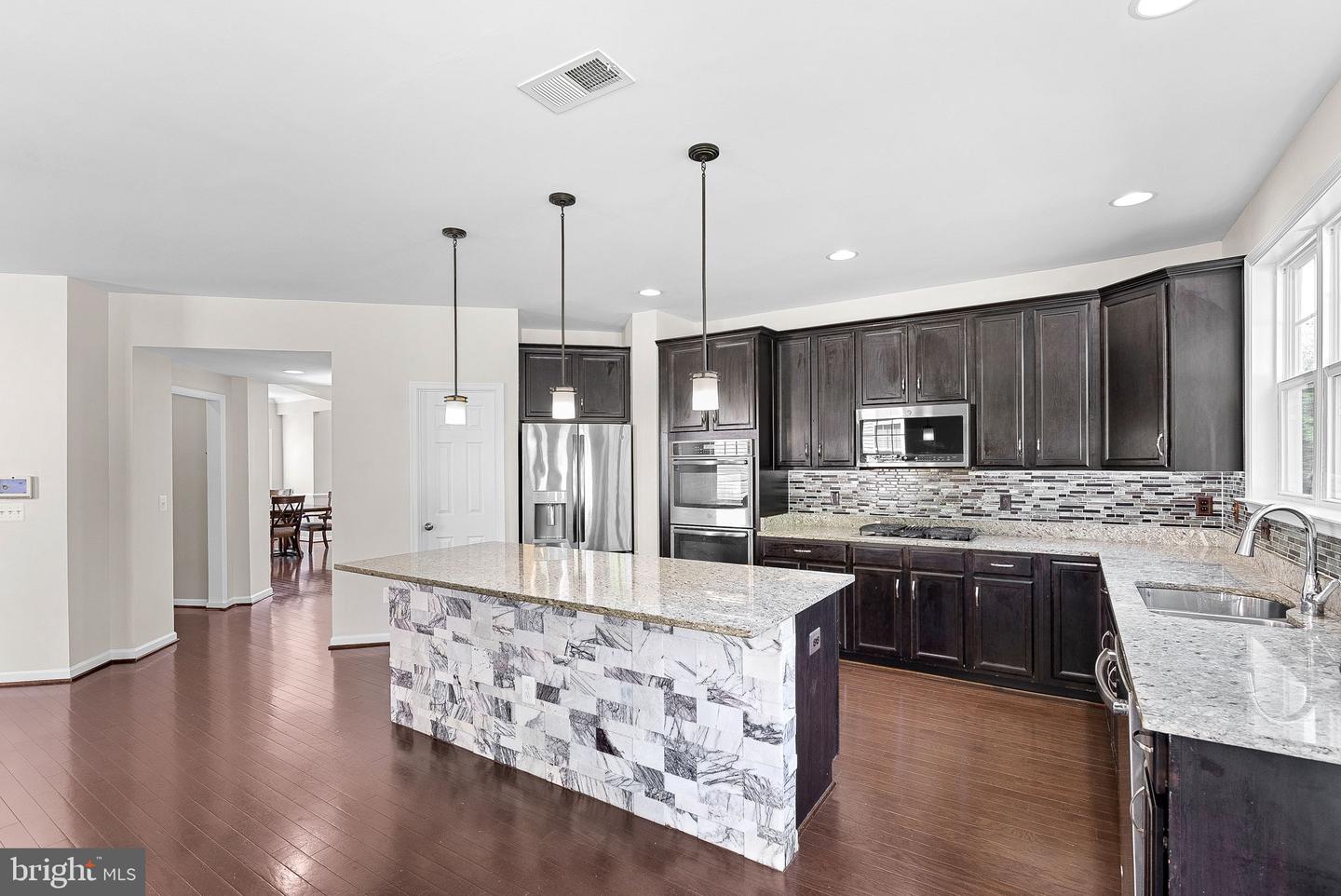 829 PENCOAST DR, PURCELLVILLE, Virginia 20132, 5 Bedrooms Bedrooms, ,4 BathroomsBathrooms,Residential,For sale,829 PENCOAST DR,VALO2090838 MLS # VALO2090838