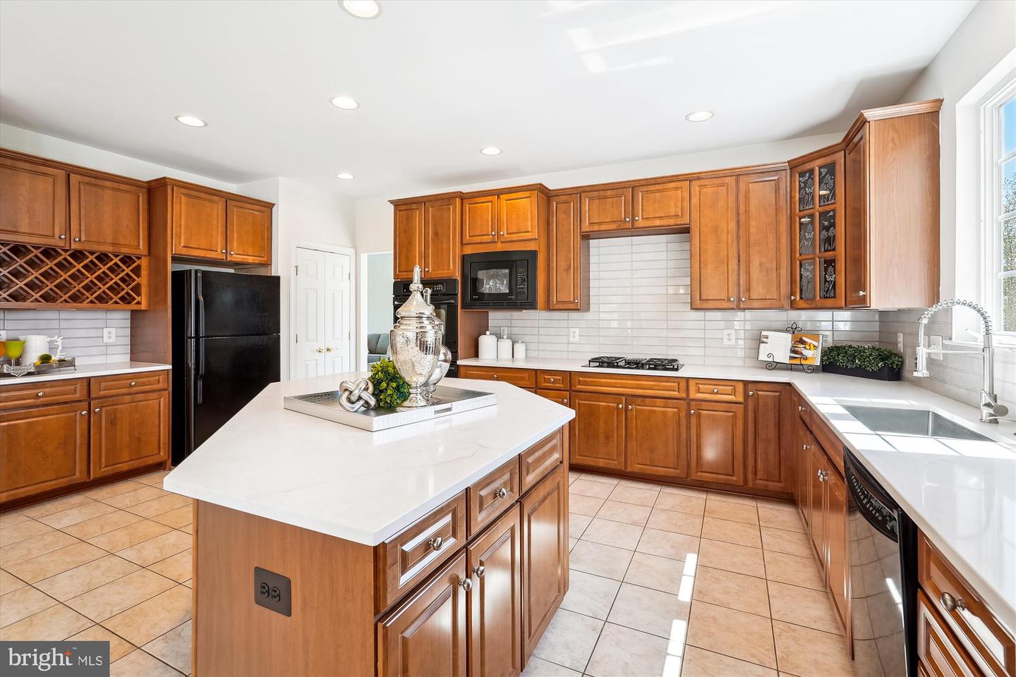 18211 BARROW KNOLL LN, PURCELLVILLE, Virginia 20132, 4 Bedrooms Bedrooms, ,4 BathroomsBathrooms,Residential,For sale,18211 BARROW KNOLL LN,VALO2090870 MLS # VALO2090870