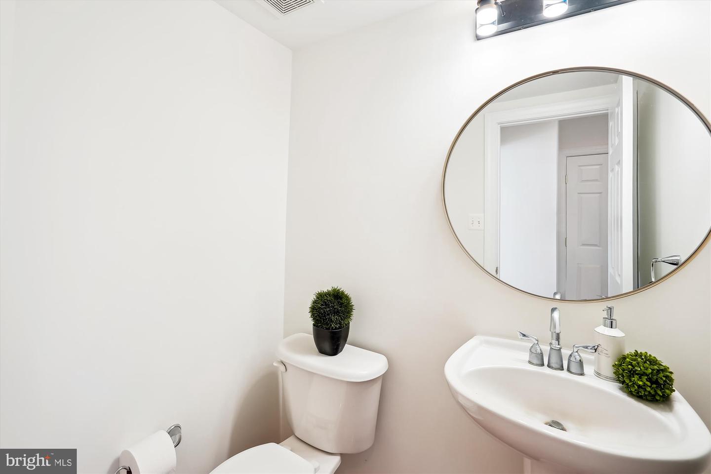 18211 BARROW KNOLL LN, PURCELLVILLE, Virginia 20132, 4 Bedrooms Bedrooms, ,4 BathroomsBathrooms,Residential,For sale,18211 BARROW KNOLL LN,VALO2090870 MLS # VALO2090870