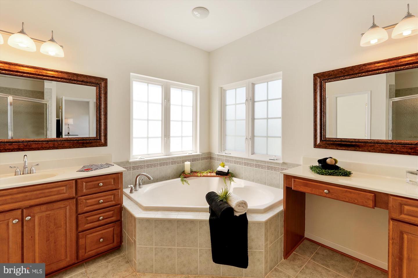 18211 BARROW KNOLL LN, PURCELLVILLE, Virginia 20132, 4 Bedrooms Bedrooms, ,4 BathroomsBathrooms,Residential,For sale,18211 BARROW KNOLL LN,VALO2090870 MLS # VALO2090870