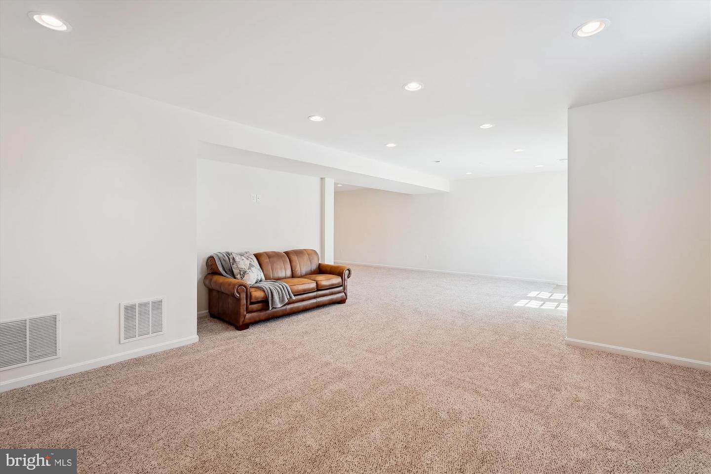 18211 BARROW KNOLL LN, PURCELLVILLE, Virginia 20132, 4 Bedrooms Bedrooms, ,4 BathroomsBathrooms,Residential,For sale,18211 BARROW KNOLL LN,VALO2090870 MLS # VALO2090870