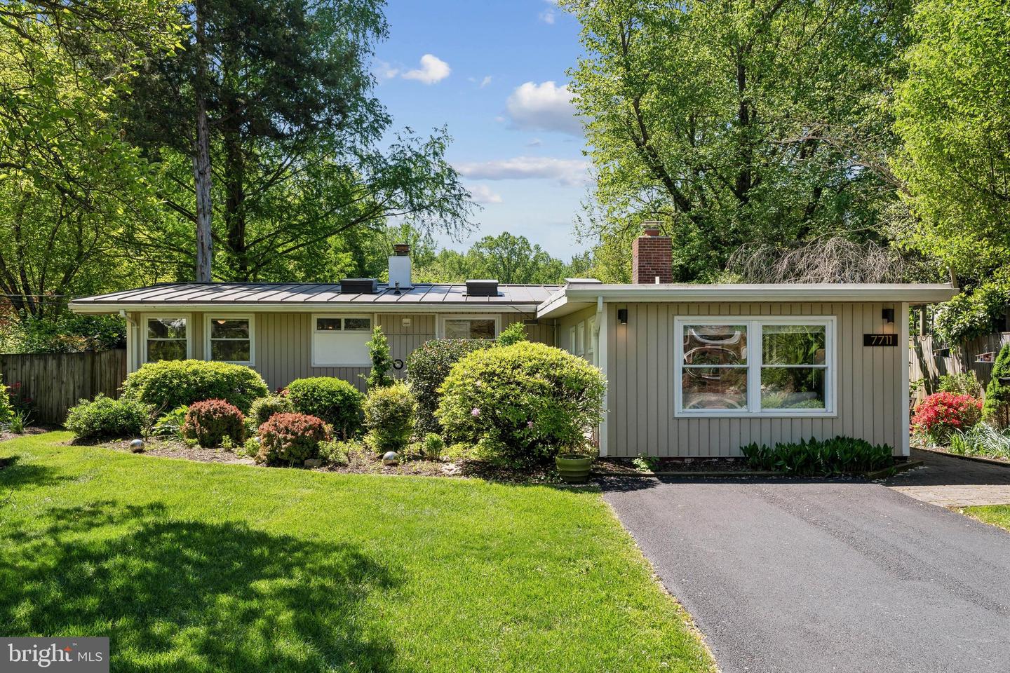 7711 HOLMES RUN DR, FALLS CHURCH, Virginia 22042, 3 Bedrooms Bedrooms, ,2 BathroomsBathrooms,Residential,For sale,7711 HOLMES RUN DR,VAFX2227396 MLS # VAFX2227396