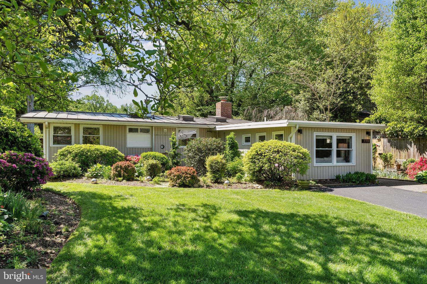 7711 HOLMES RUN DR, FALLS CHURCH, Virginia 22042, 3 Bedrooms Bedrooms, ,2 BathroomsBathrooms,Residential,For sale,7711 HOLMES RUN DR,VAFX2227396 MLS # VAFX2227396