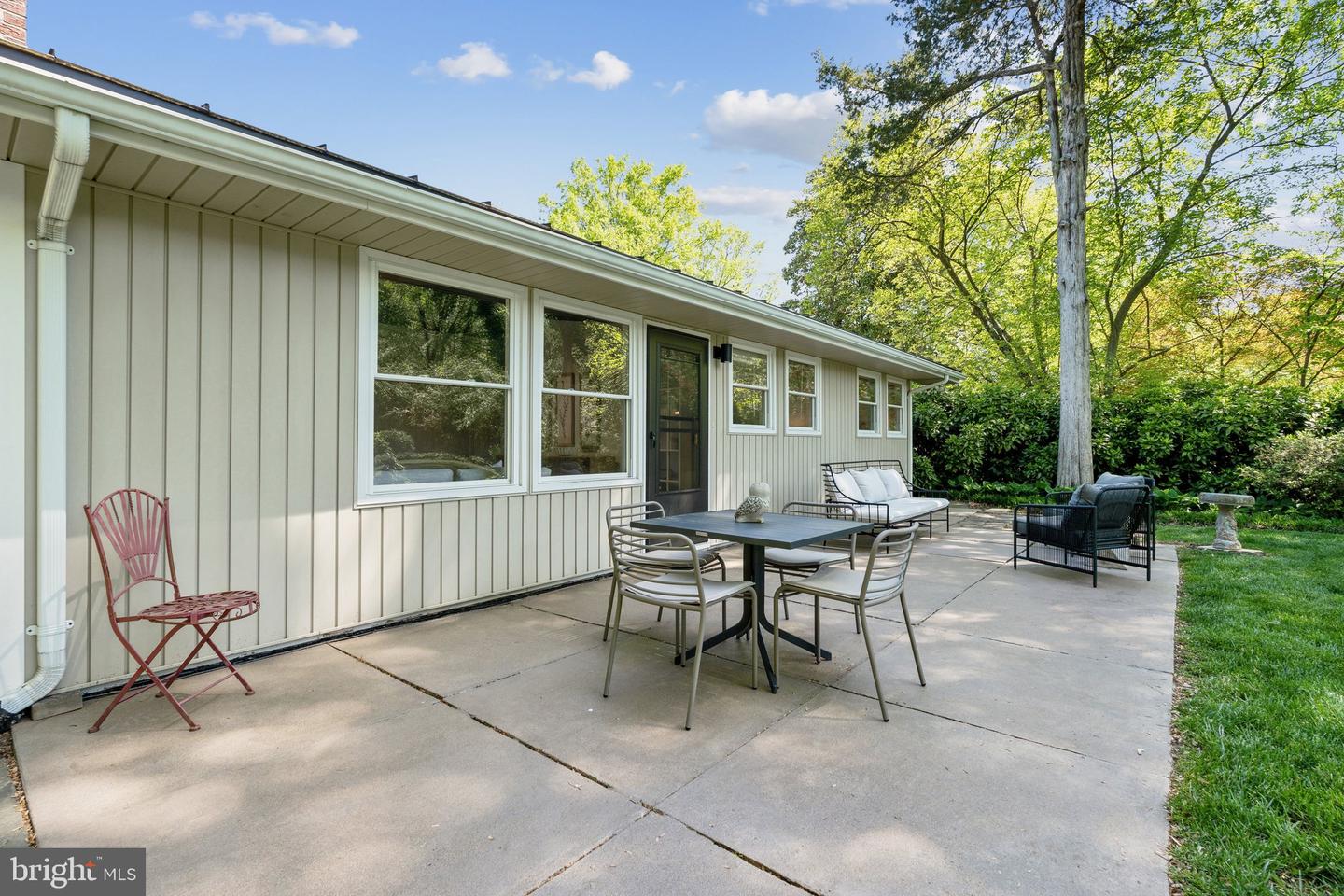 7711 HOLMES RUN DR, FALLS CHURCH, Virginia 22042, 3 Bedrooms Bedrooms, ,2 BathroomsBathrooms,Residential,For sale,7711 HOLMES RUN DR,VAFX2227396 MLS # VAFX2227396