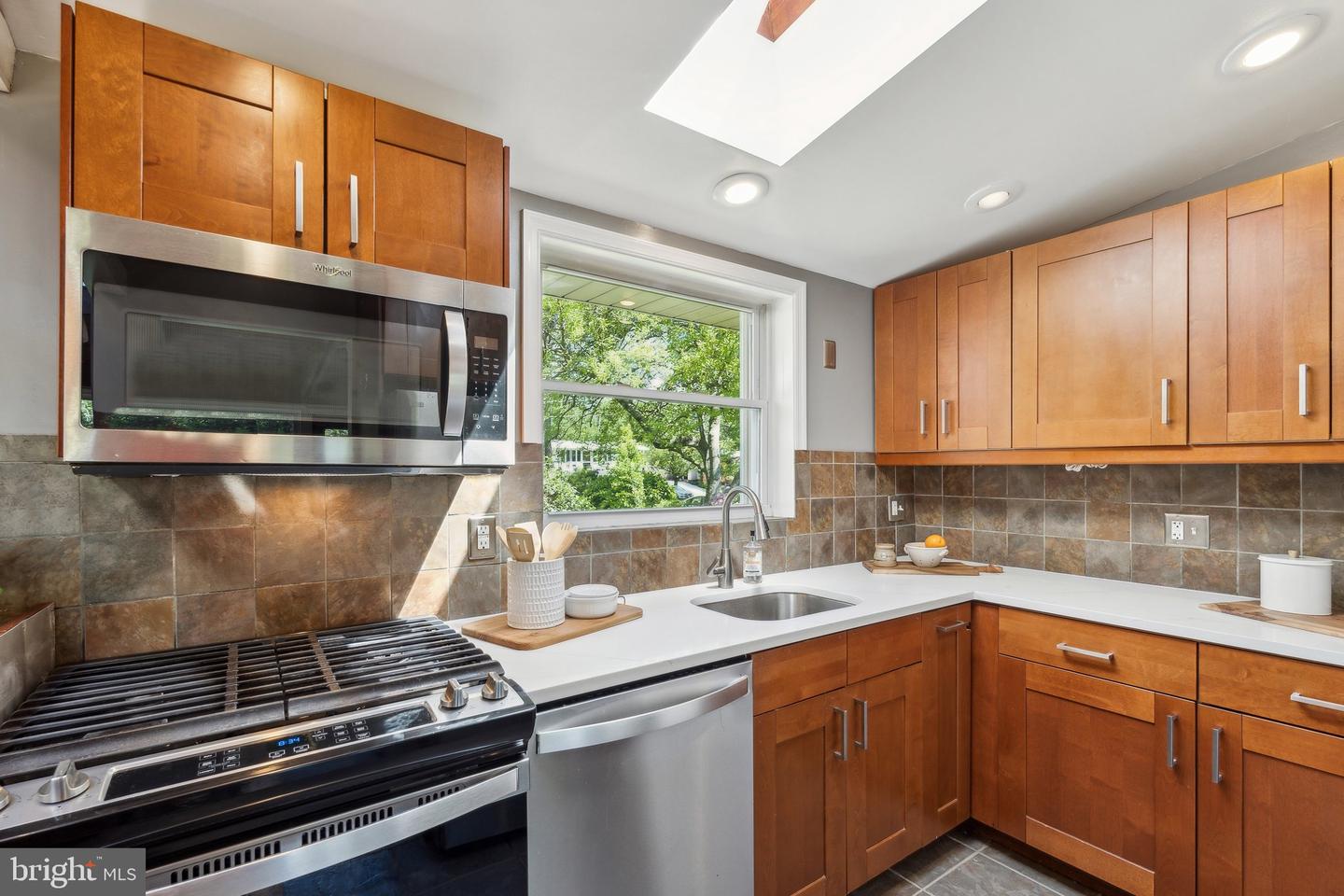 7711 HOLMES RUN DR, FALLS CHURCH, Virginia 22042, 3 Bedrooms Bedrooms, ,2 BathroomsBathrooms,Residential,For sale,7711 HOLMES RUN DR,VAFX2227396 MLS # VAFX2227396