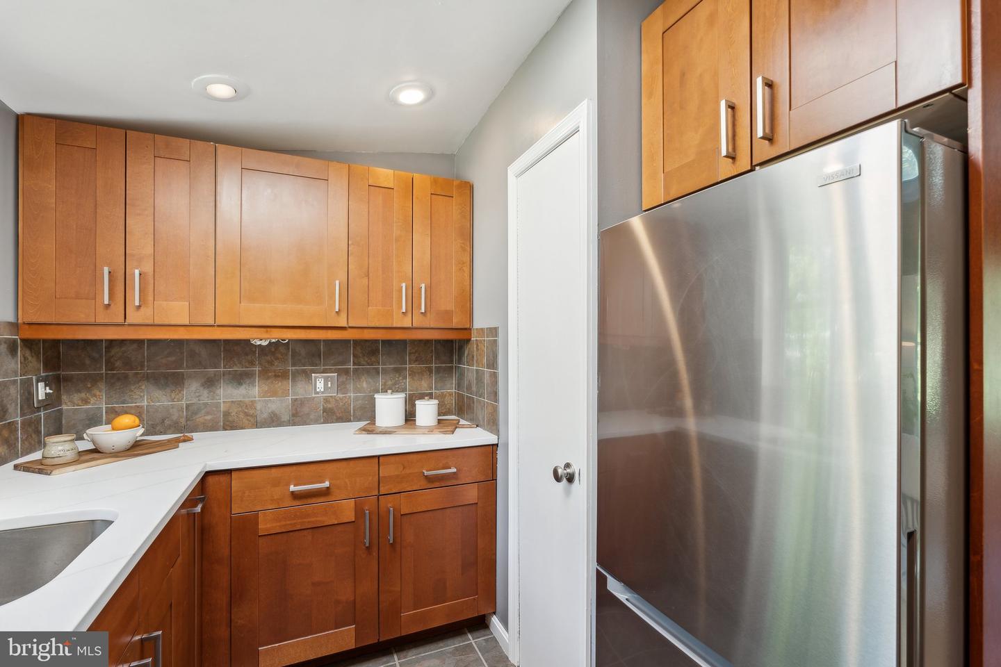 7711 HOLMES RUN DR, FALLS CHURCH, Virginia 22042, 3 Bedrooms Bedrooms, ,2 BathroomsBathrooms,Residential,For sale,7711 HOLMES RUN DR,VAFX2227396 MLS # VAFX2227396
